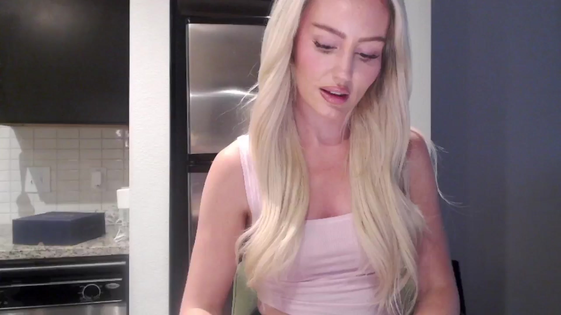 Gallery image thumbnail from Officialelsa's myfreecams stream on, 05/15/2024, 23:48 image 14 of 20