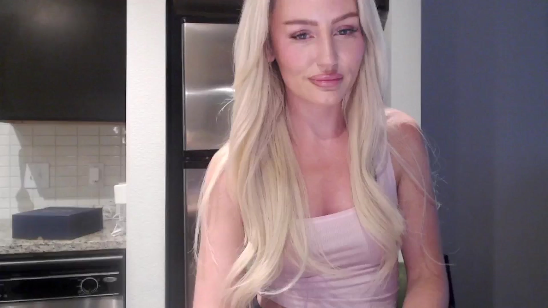 Gallery image thumbnail from Officialelsa's myfreecams stream on, 05/15/2024, 23:48 image 12 of 20
