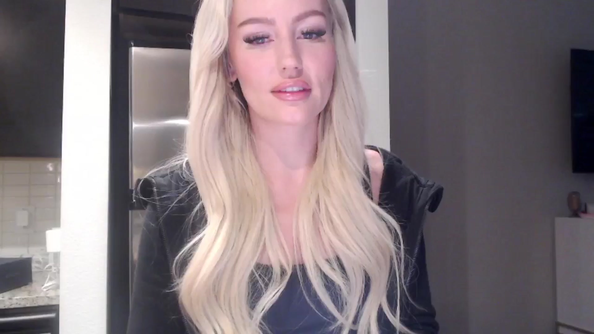 Gallery image thumbnail from Officialelsa's myfreecams stream on, 05/16/2024, 20:38 image 9 of 20
