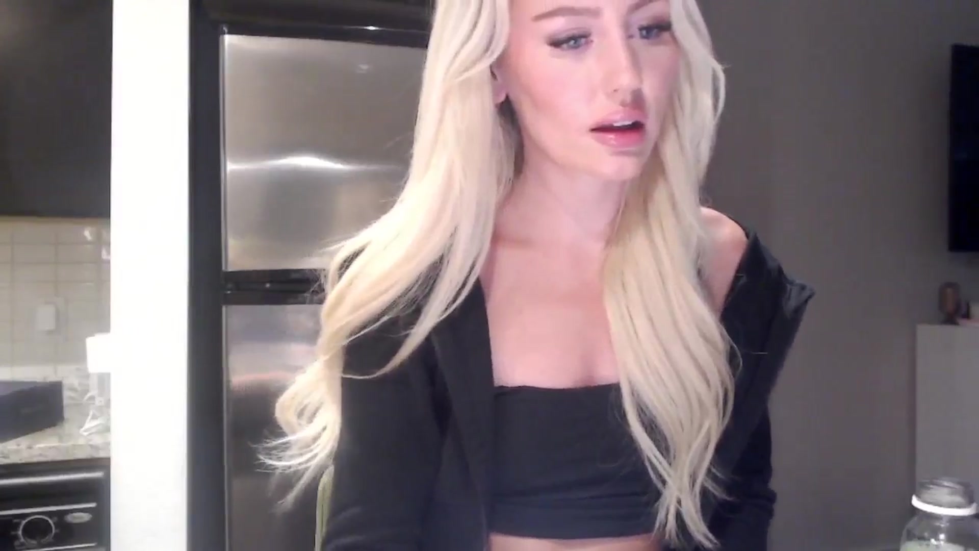 Gallery image thumbnail from Officialelsa's myfreecams stream on, 05/16/2024, 20:38 image 19 of 20