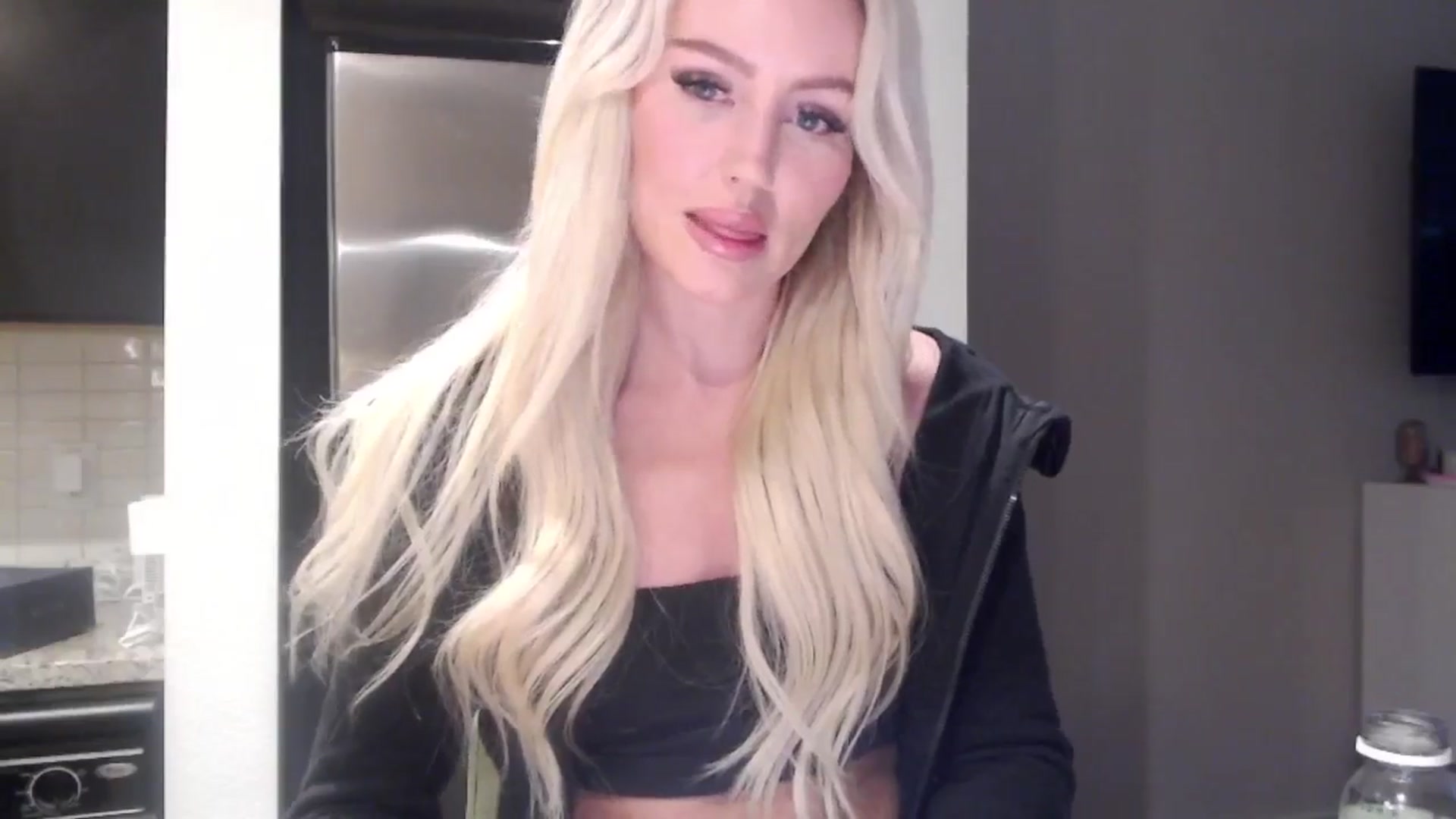 Gallery image thumbnail from Officialelsa's myfreecams stream on, 05/16/2024, 20:38 image 20 of 20