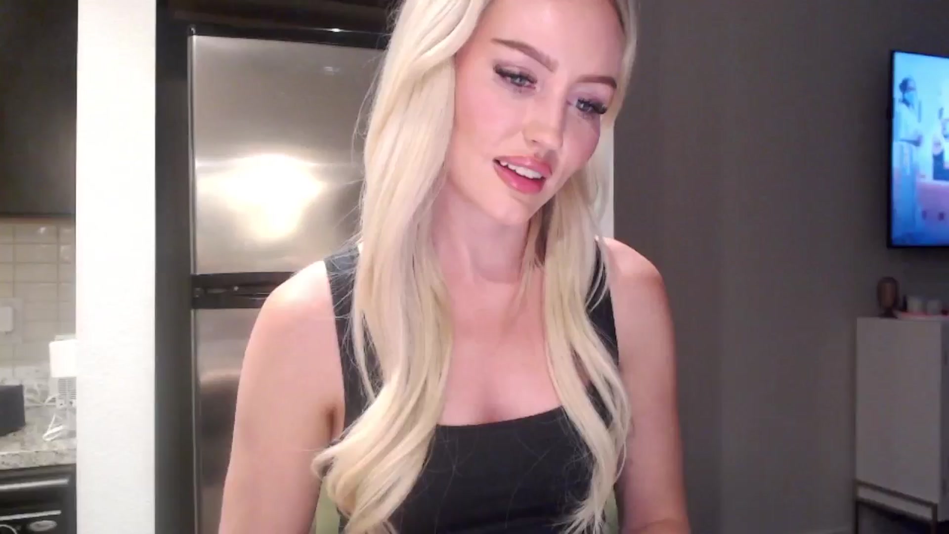 Gallery image thumbnail from Officialelsa's myfreecams stream on, 05/17/2024, 02:18 image 9 of 20