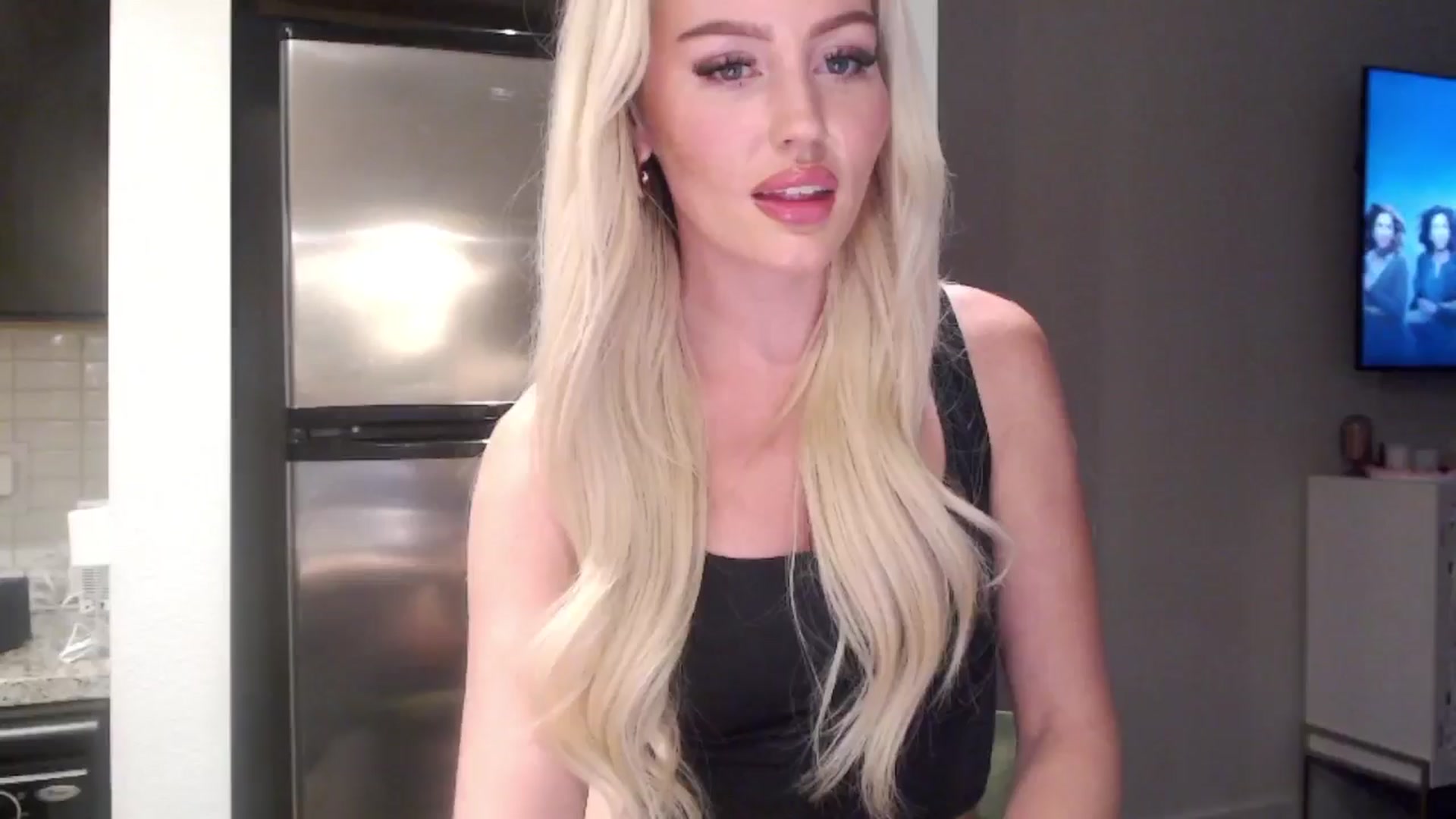 Gallery image thumbnail from Officialelsa's myfreecams stream on, 05/17/2024, 02:18 image 20 of 20