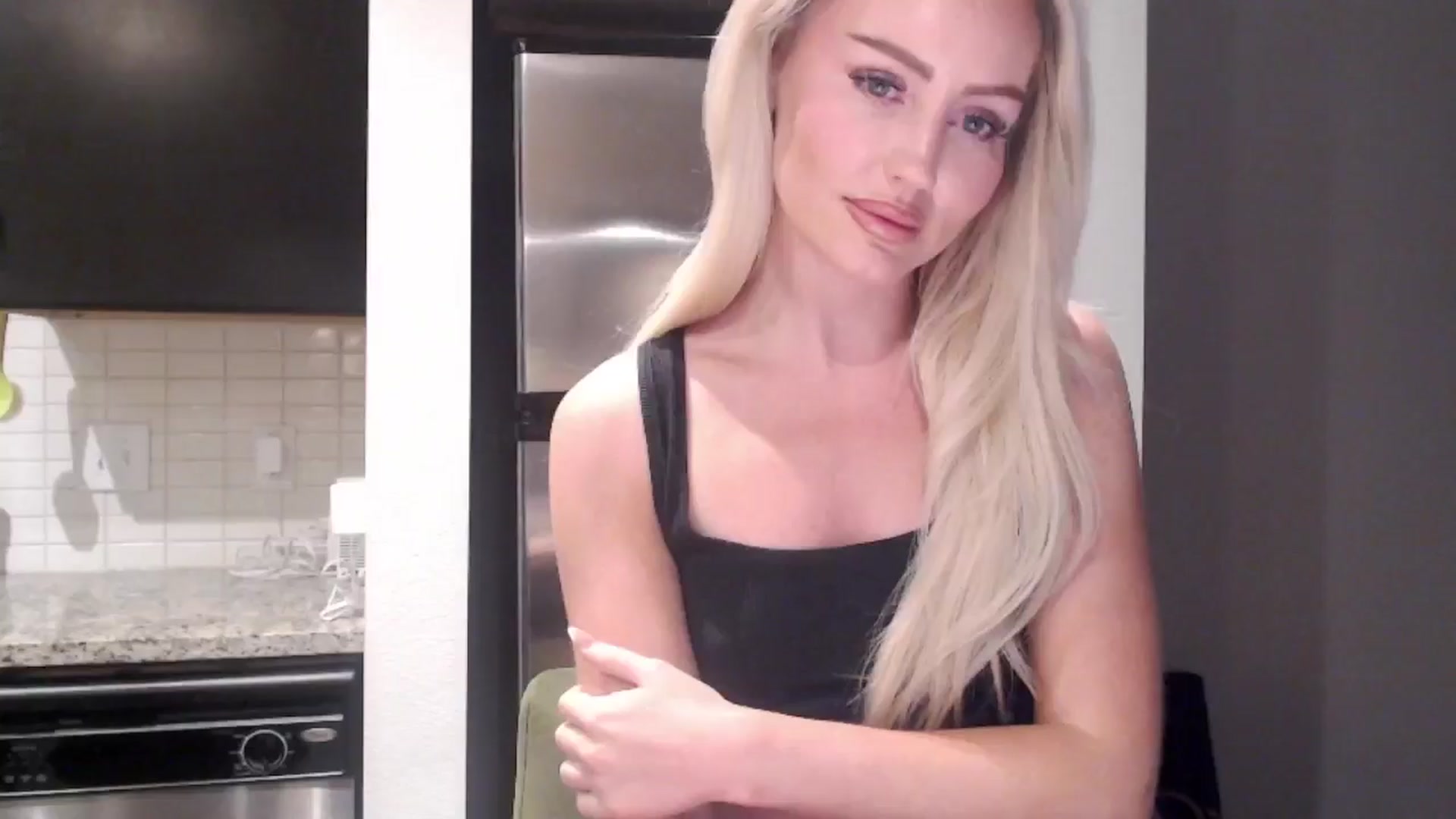 Gallery image thumbnail from Officialelsa's myfreecams stream on, 05/24/2024, 24:40 image 20 of 20