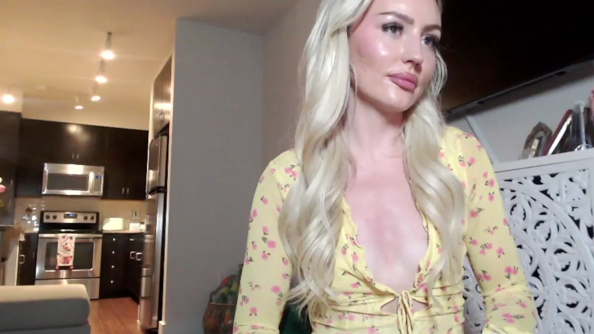 Gallery image thumbnail from Officialelsa's myfreecams stream on, 05/25/2024, 06:21 image 20 of 20