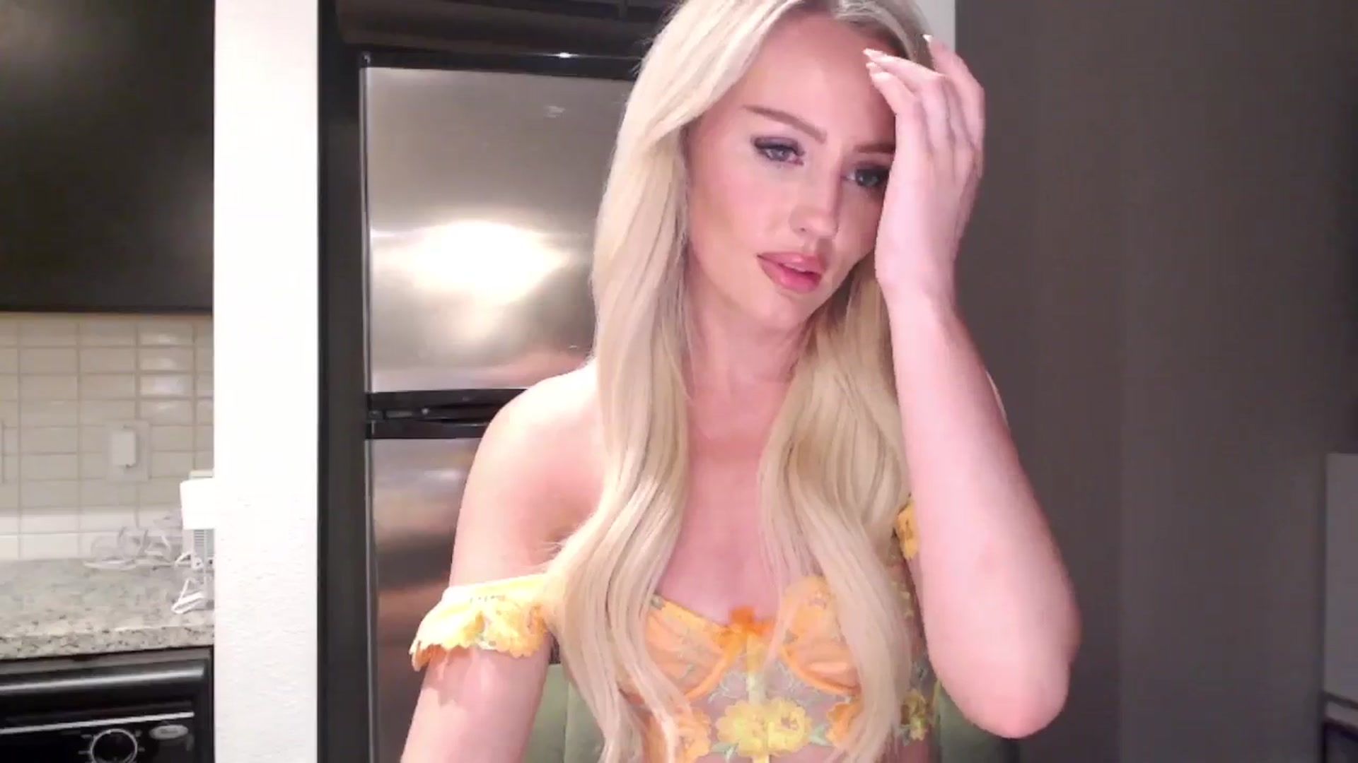 Gallery image thumbnail from Officialelsa's myfreecams stream on, 06/11/2024, 04:25 image 16 of 20