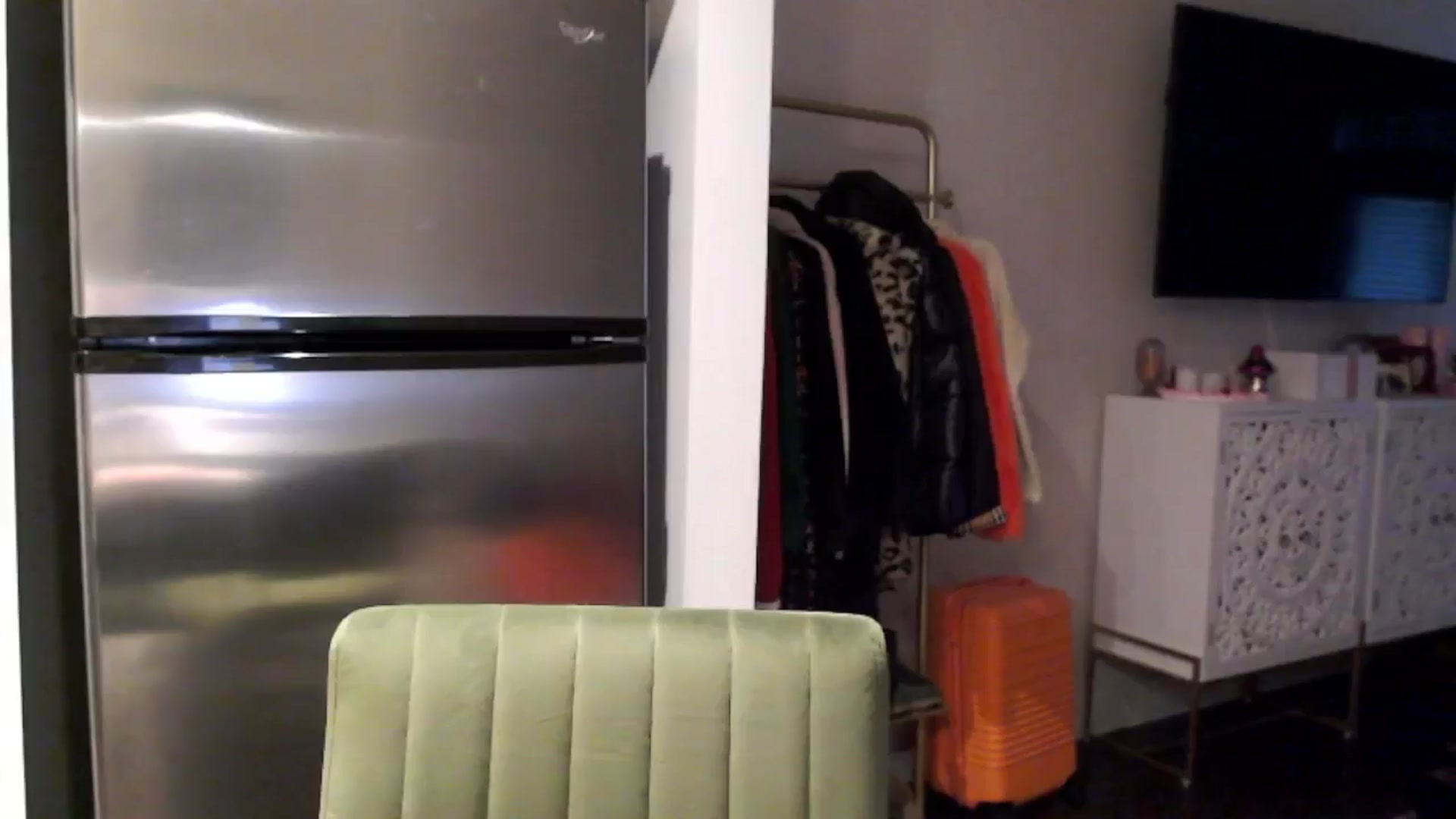 Gallery image thumbnail from Officialelsa's myfreecams stream on, 06/15/2024, 01:27 image 17 of 20