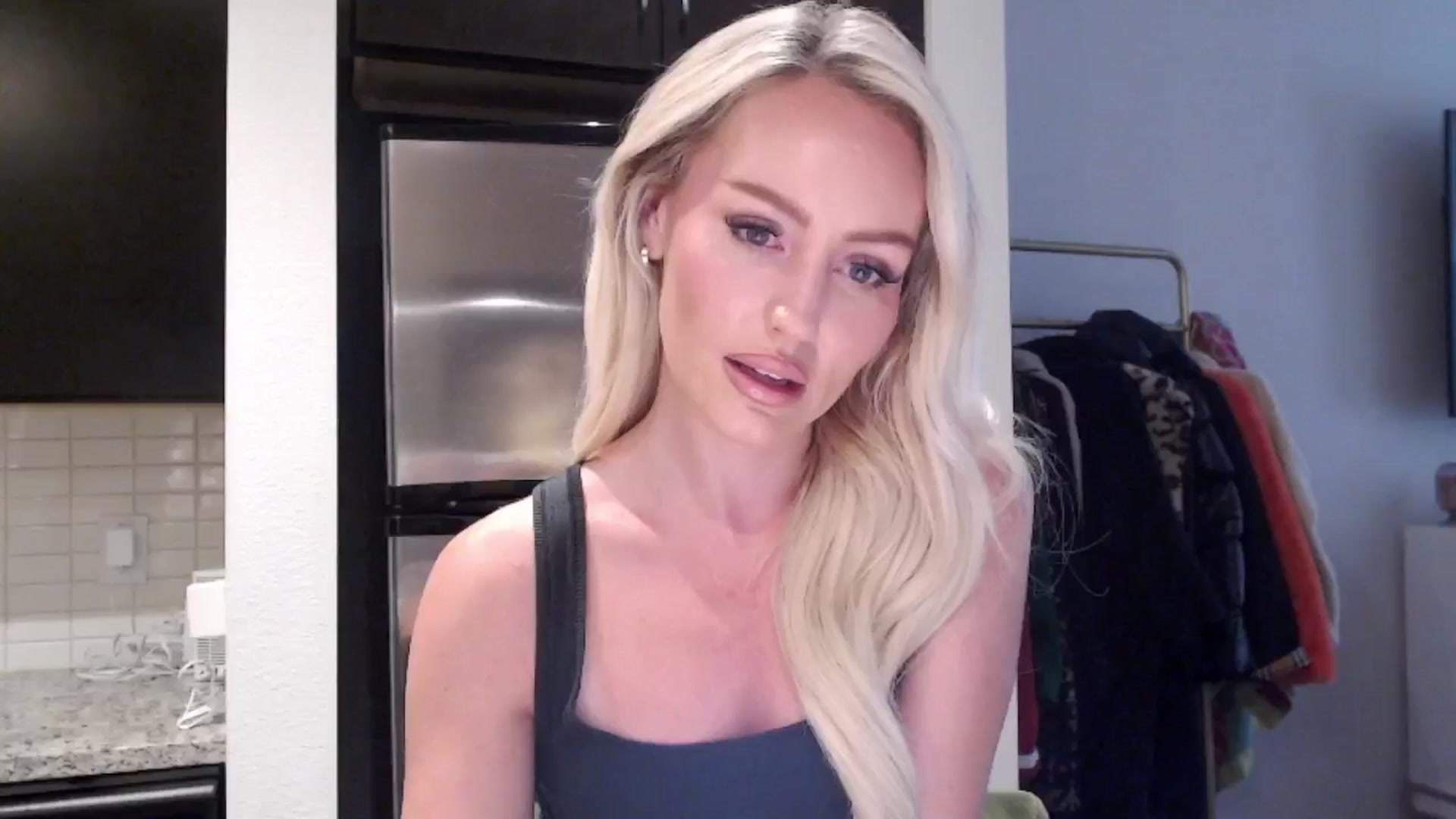 Gallery image thumbnail from Officialelsa's myfreecams stream on, 06/15/2024, 22:15 image 16 of 20