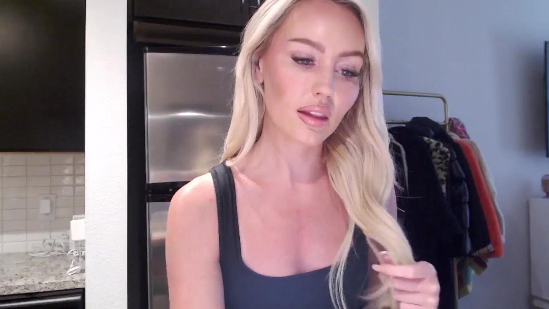 Gallery image thumbnail from Officialelsa's myfreecams stream on, 06/15/2024, 22:15 image 9 of 20