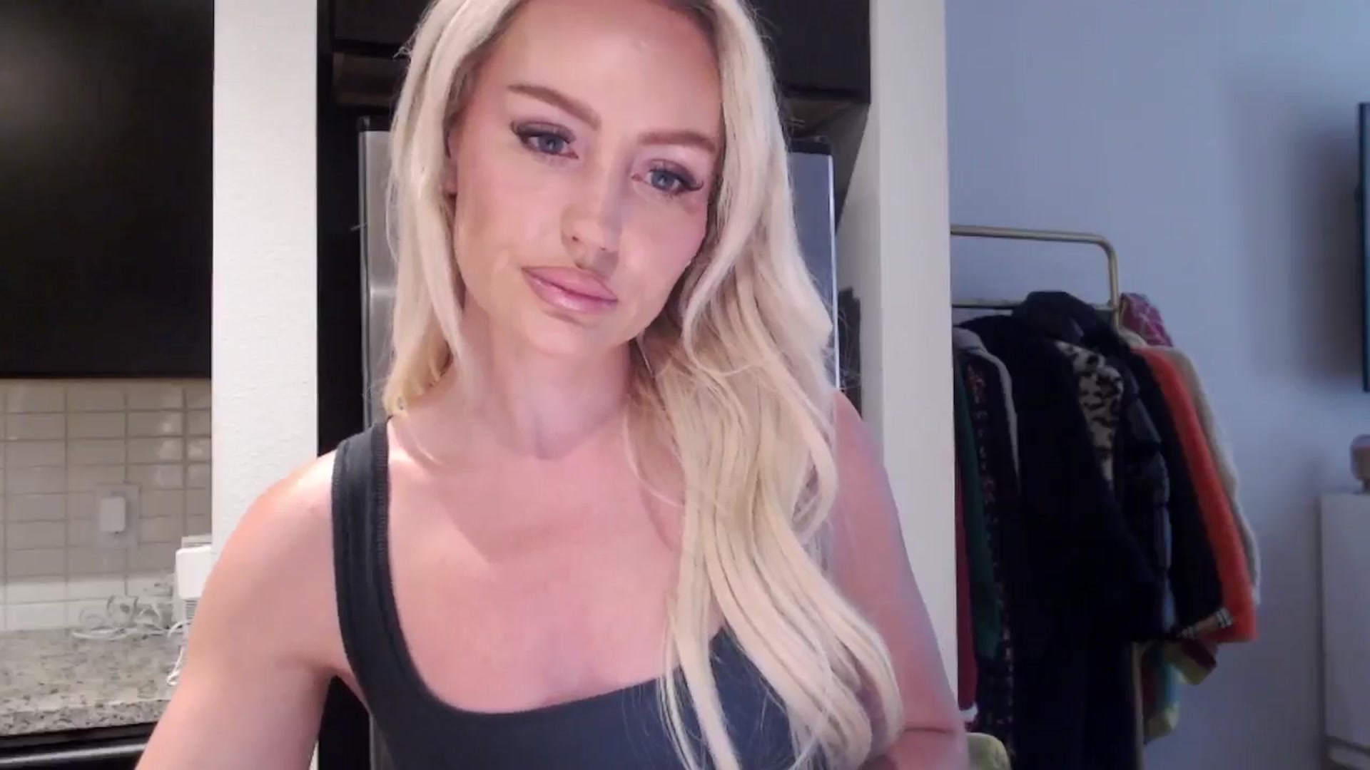 Gallery image thumbnail from Officialelsa's myfreecams stream on, 06/15/2024, 22:15 image 5 of 20