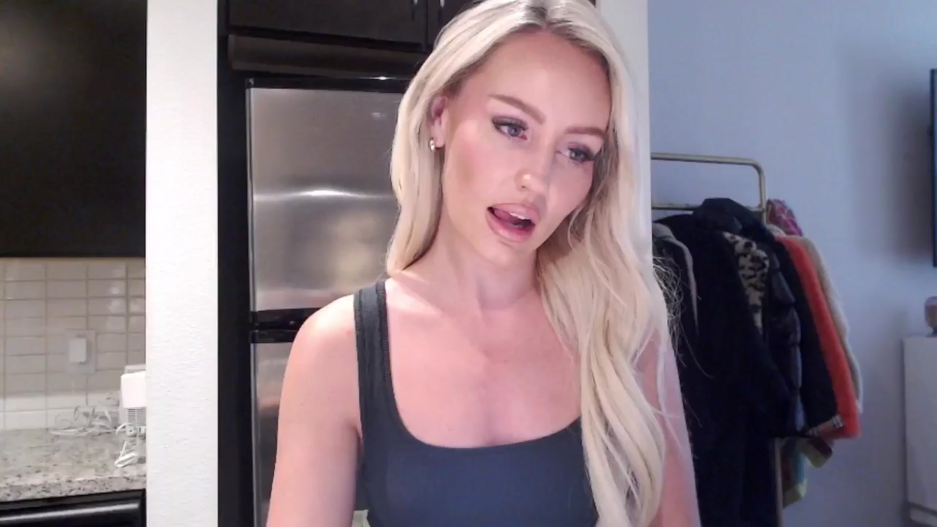 Gallery image thumbnail from Officialelsa's myfreecams stream on, 06/15/2024, 22:15 image 2 of 20