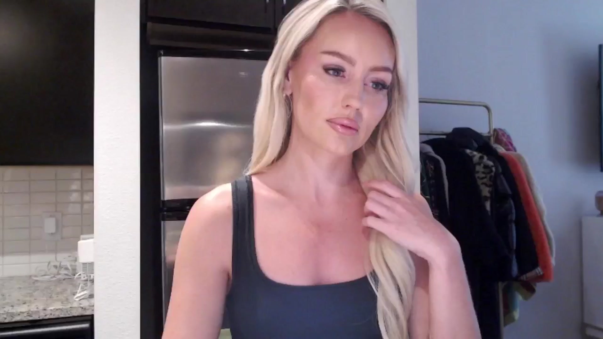 Gallery image thumbnail from Officialelsa's myfreecams stream on, 06/15/2024, 22:15 image 1 of 20