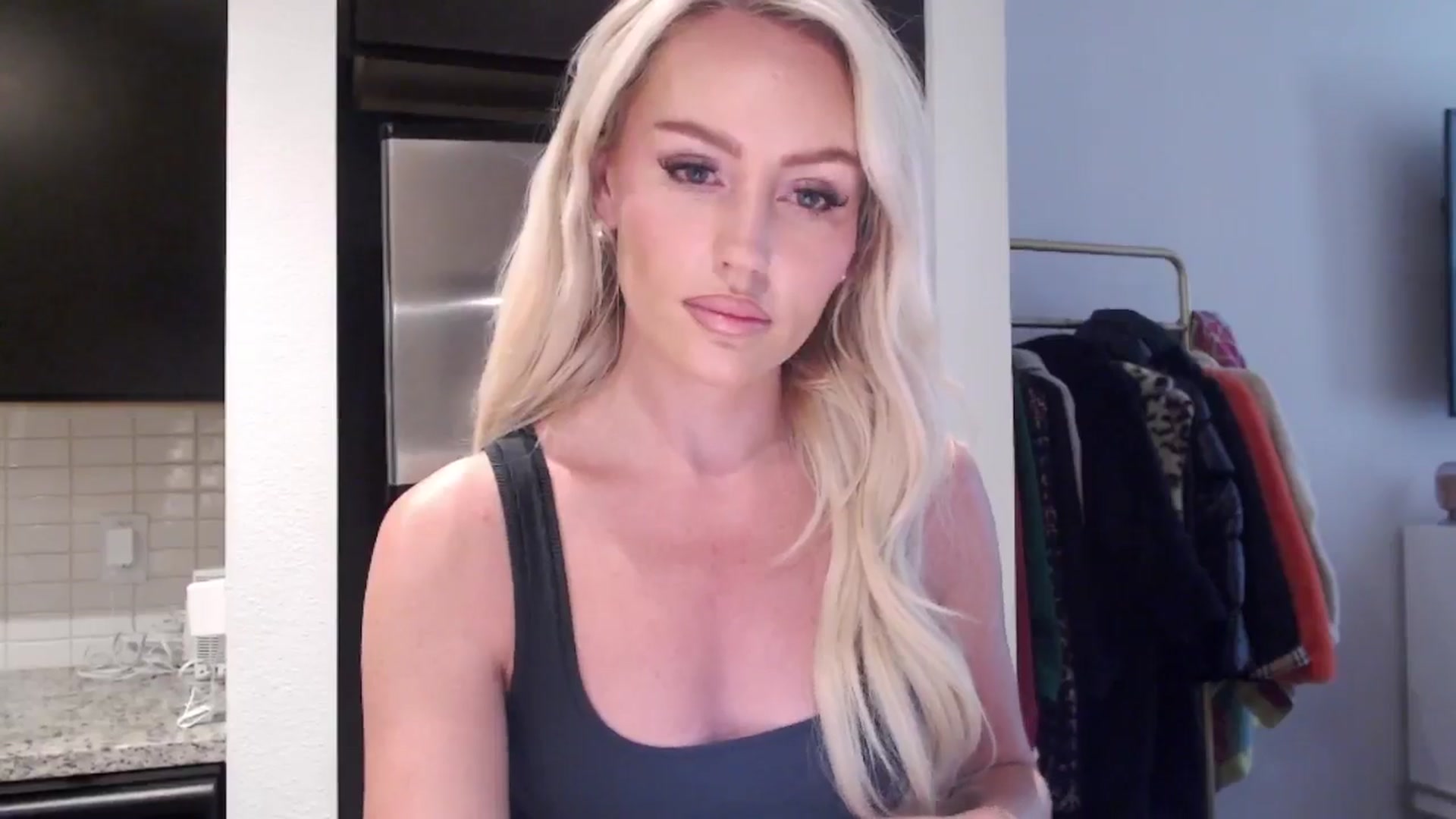 Gallery image thumbnail from Officialelsa's myfreecams stream on, 06/15/2024, 22:15 image 4 of 20