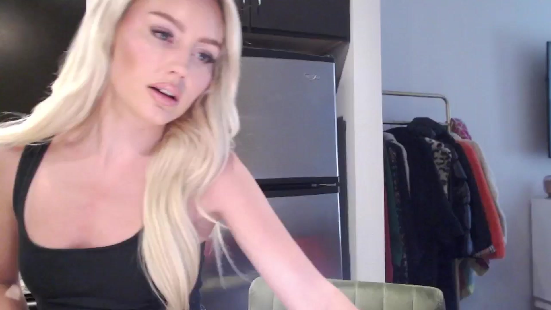 Gallery image thumbnail from Officialelsa's myfreecams stream on, 06/15/2024, 22:15 image 13 of 20