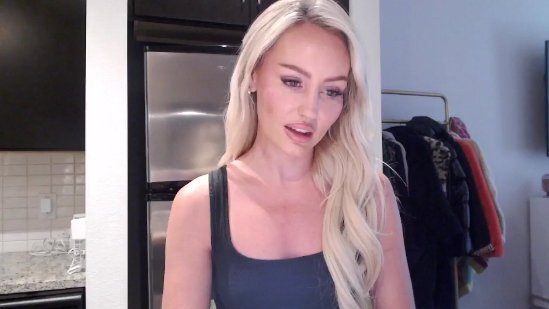 Gallery image thumbnail from Officialelsa's myfreecams stream on, 06/15/2024, 22:15 image 3 of 20