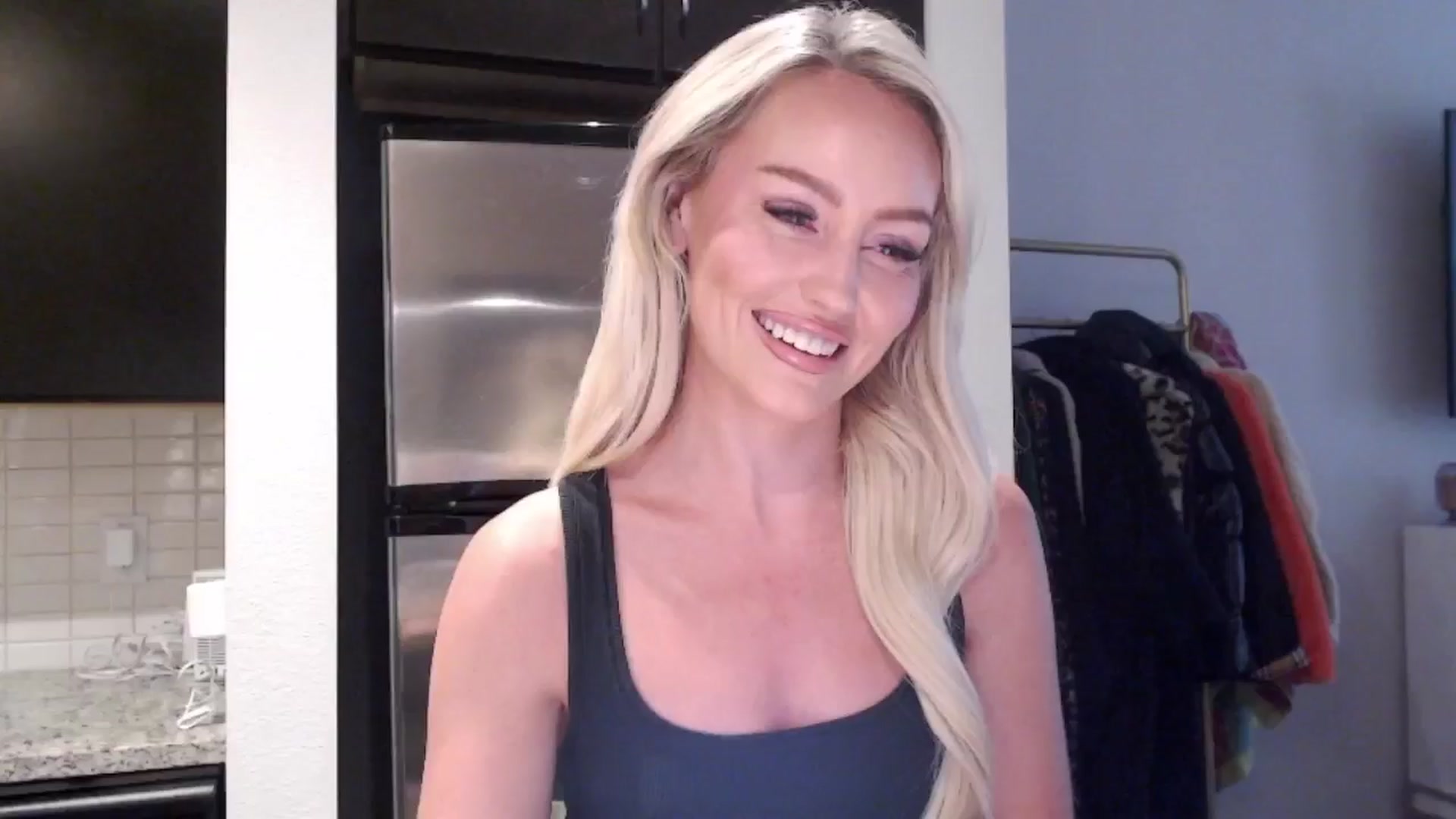 Gallery image thumbnail from Officialelsa's myfreecams stream on, 06/15/2024, 22:15 image 17 of 20