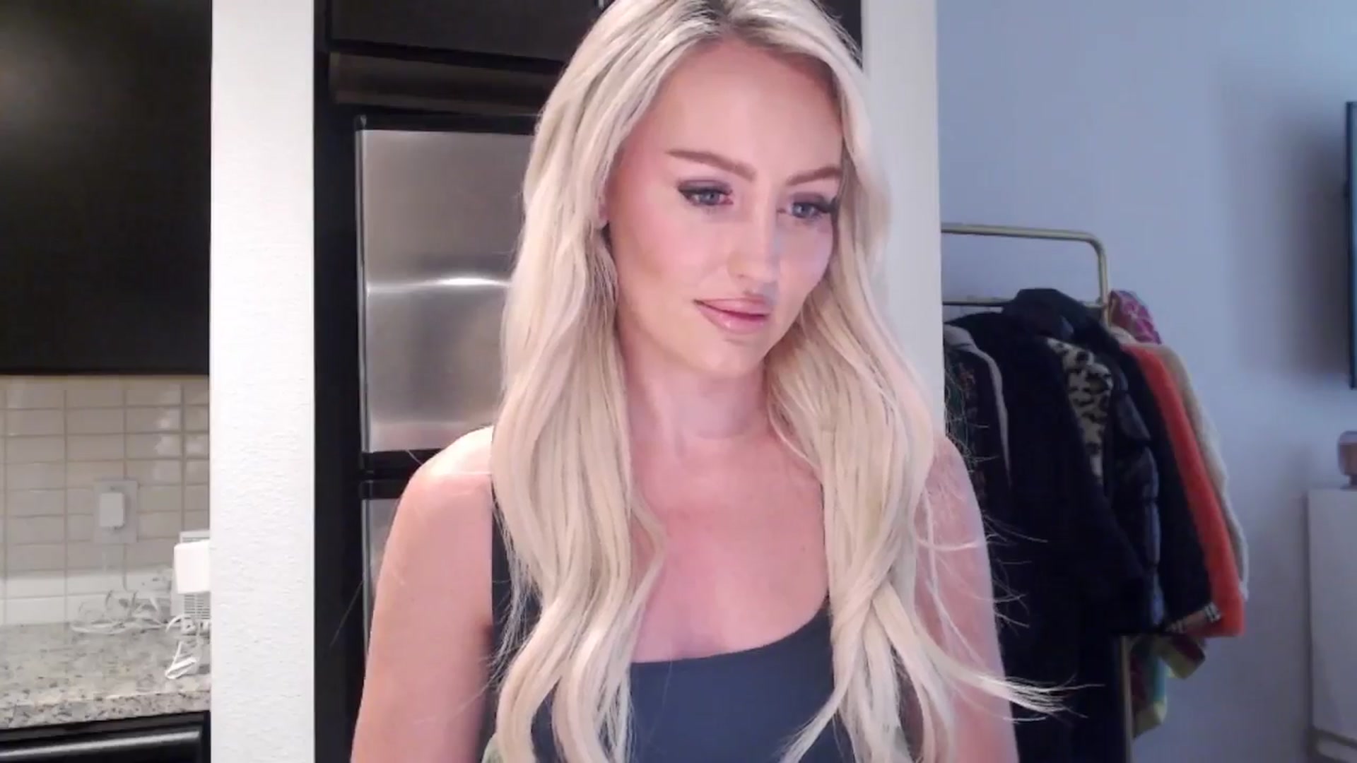 Gallery image thumbnail from Officialelsa's myfreecams stream on, 06/15/2024, 22:15 image 7 of 20