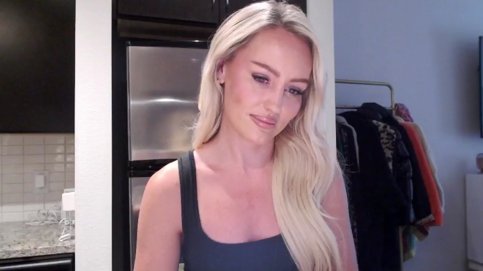 Gallery image thumbnail from Officialelsa's myfreecams stream on, 06/15/2024, 22:15 image 14 of 20