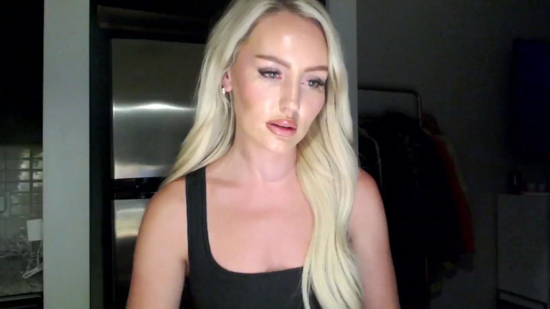 Gallery image thumbnail from Officialelsa's myfreecams stream on, 06/16/2024, 04:17 image 7 of 20
