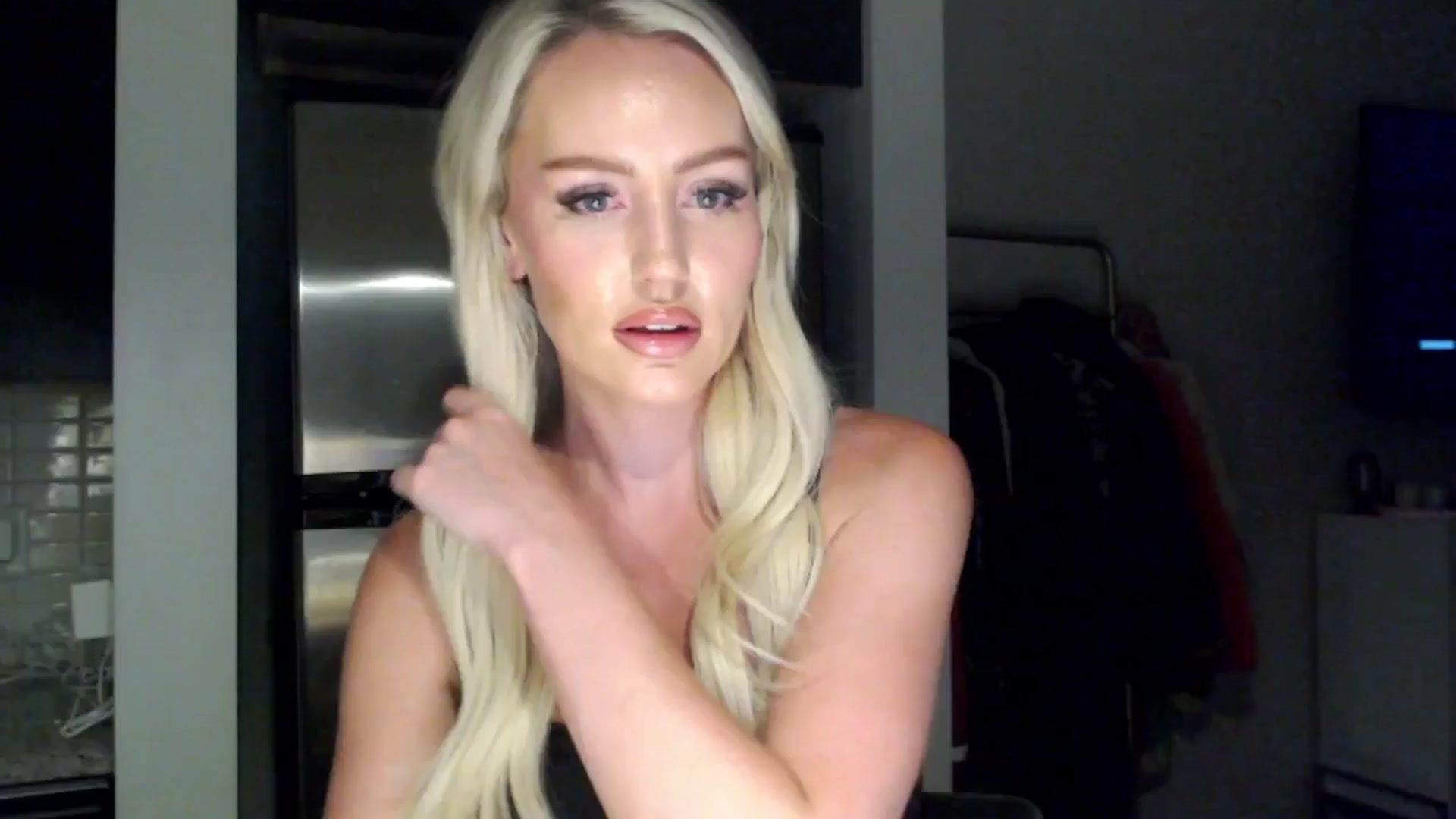Gallery image thumbnail from Officialelsa's myfreecams stream on, 06/16/2024, 04:17 image 18 of 20