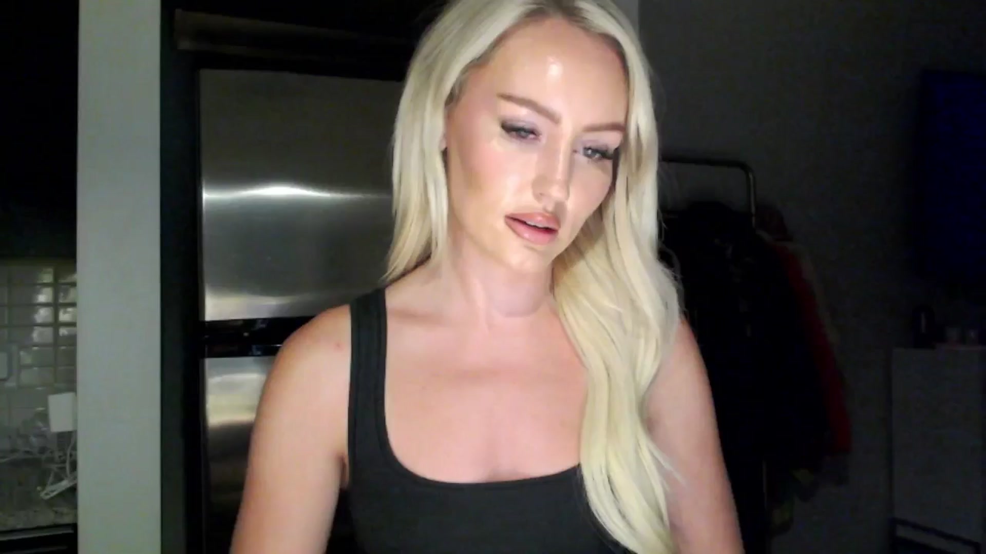 Gallery image thumbnail from Officialelsa's myfreecams stream on, 06/16/2024, 04:17 image 11 of 20