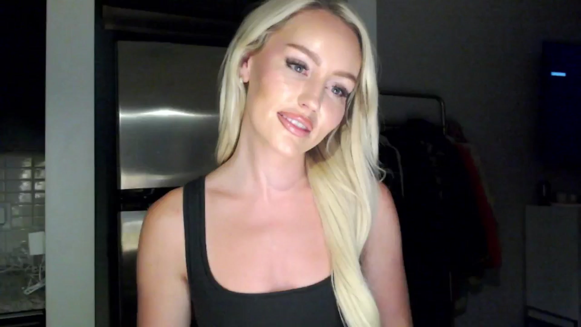 Gallery image thumbnail from Officialelsa's myfreecams stream on, 06/16/2024, 04:17 image 9 of 20