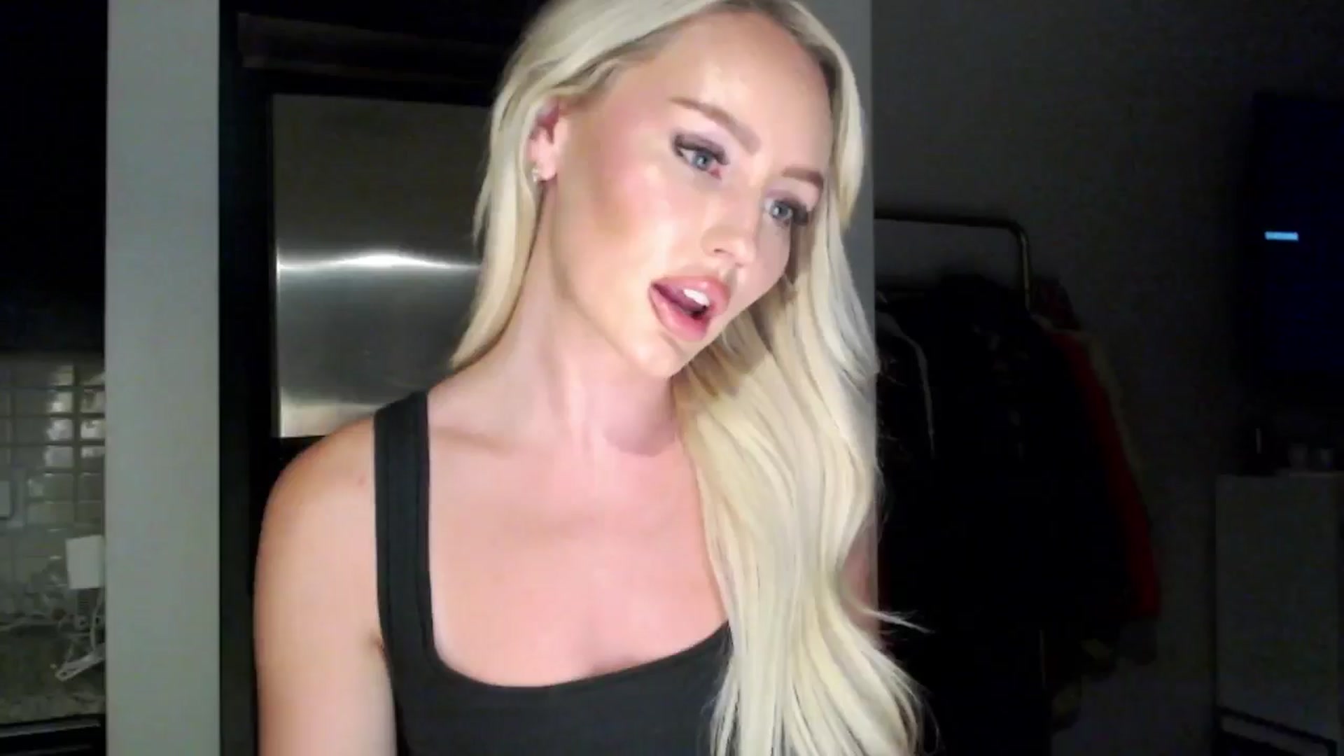 Gallery image thumbnail from Officialelsa's myfreecams stream on, 06/16/2024, 04:17 image 1 of 20
