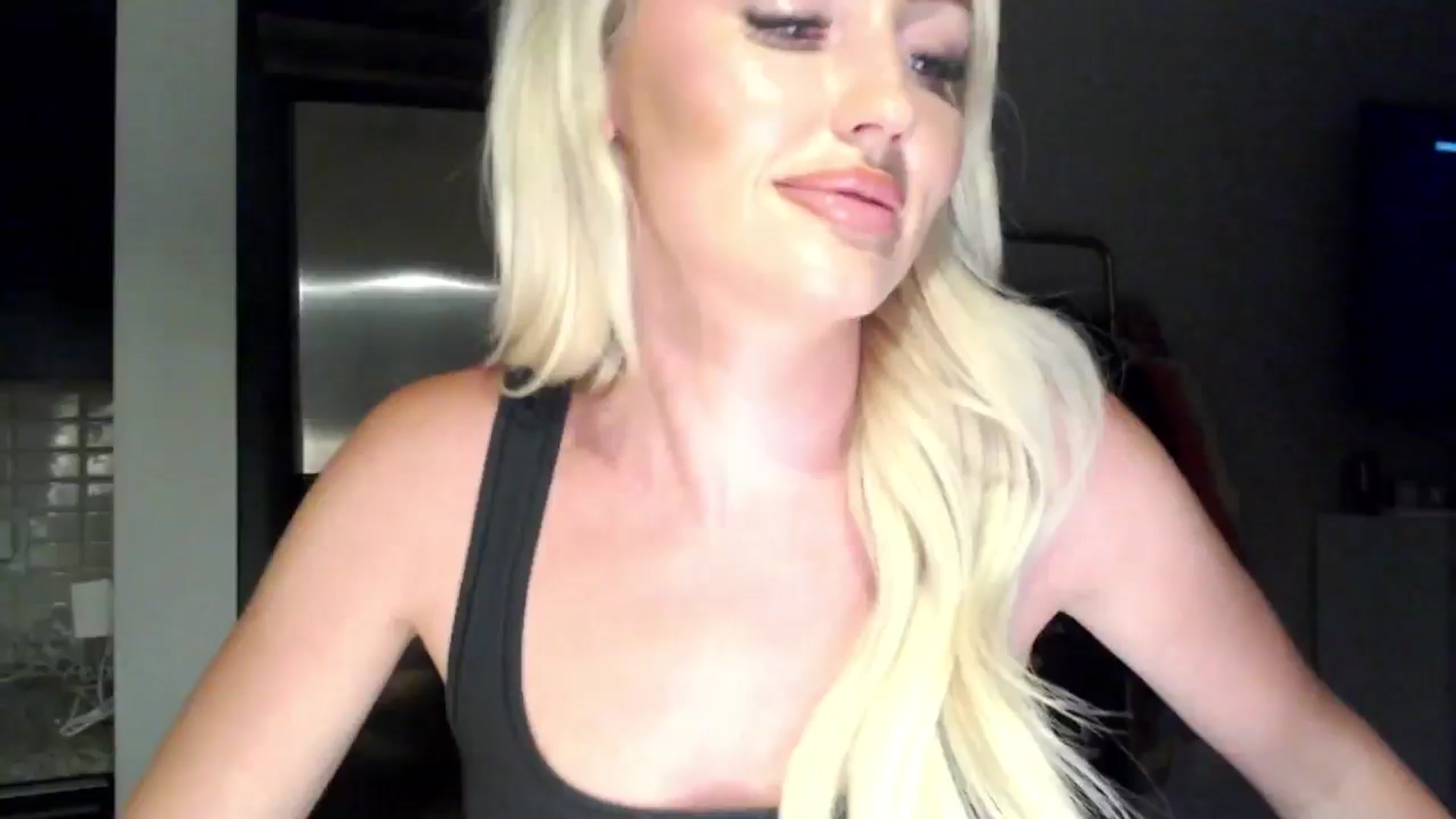 Gallery image thumbnail from Officialelsa's myfreecams stream on, 06/16/2024, 04:17 image 10 of 20