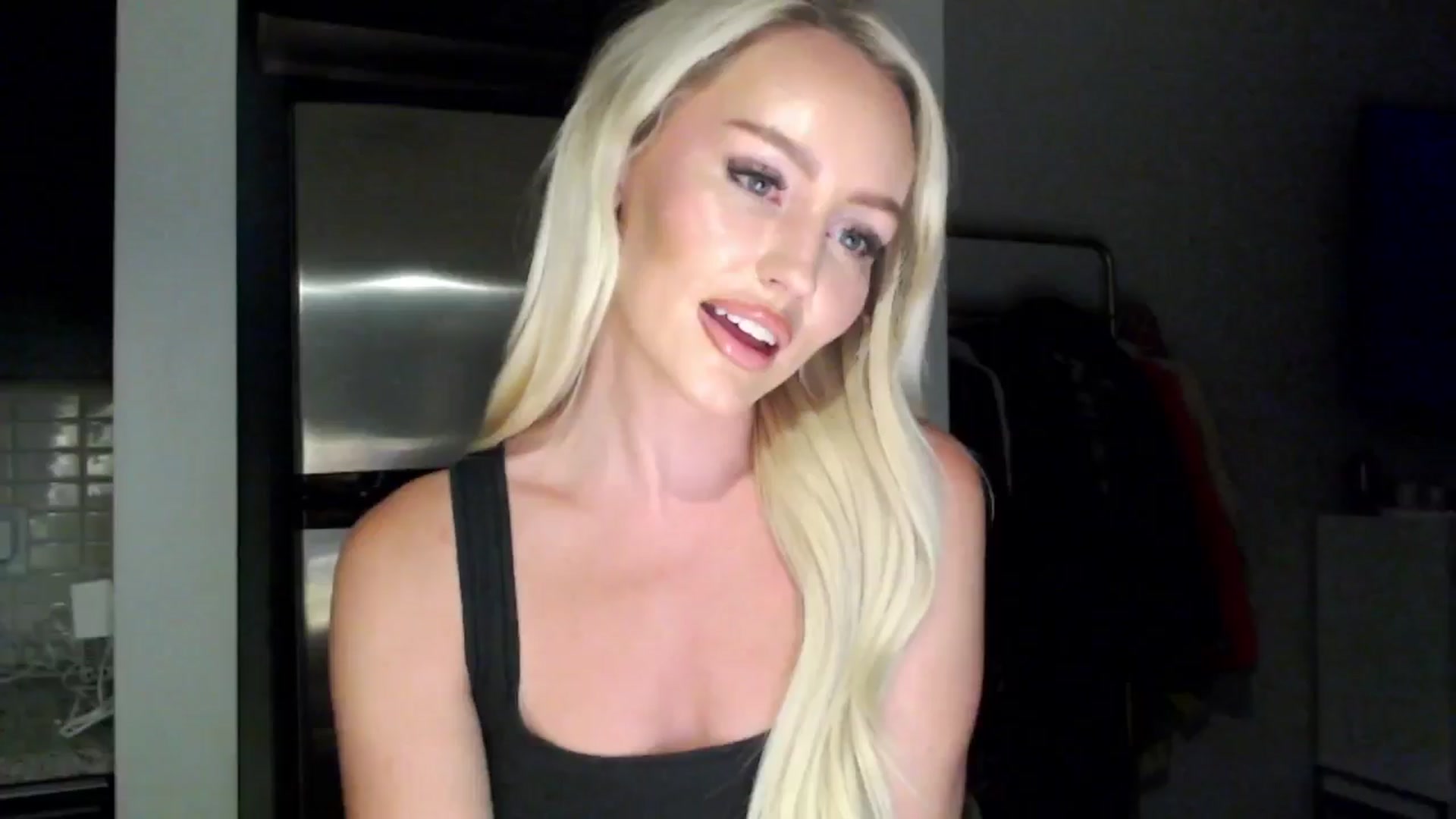 Gallery image thumbnail from Officialelsa's myfreecams stream on, 06/16/2024, 04:17 image 5 of 20