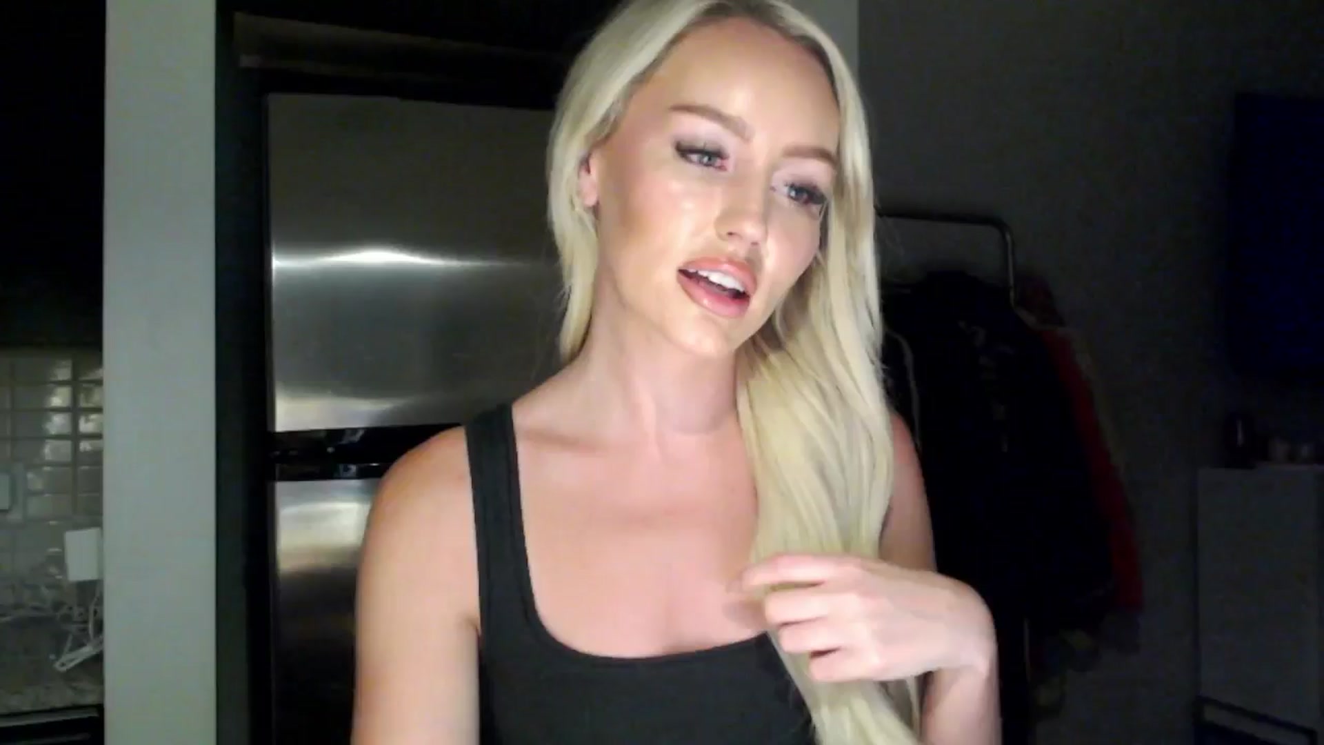 Gallery image thumbnail from Officialelsa's myfreecams stream on, 06/16/2024, 04:17 image 14 of 20