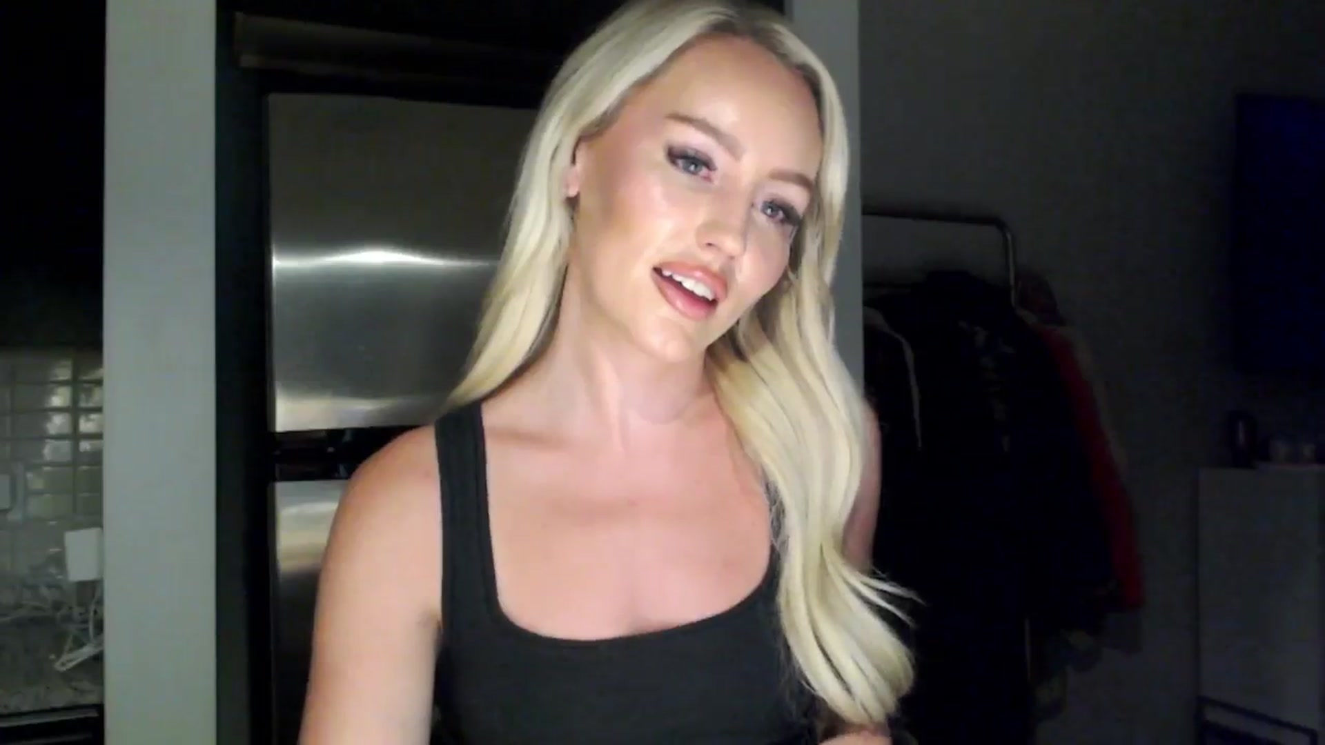 Gallery image thumbnail from Officialelsa's myfreecams stream on, 06/16/2024, 04:17 image 20 of 20