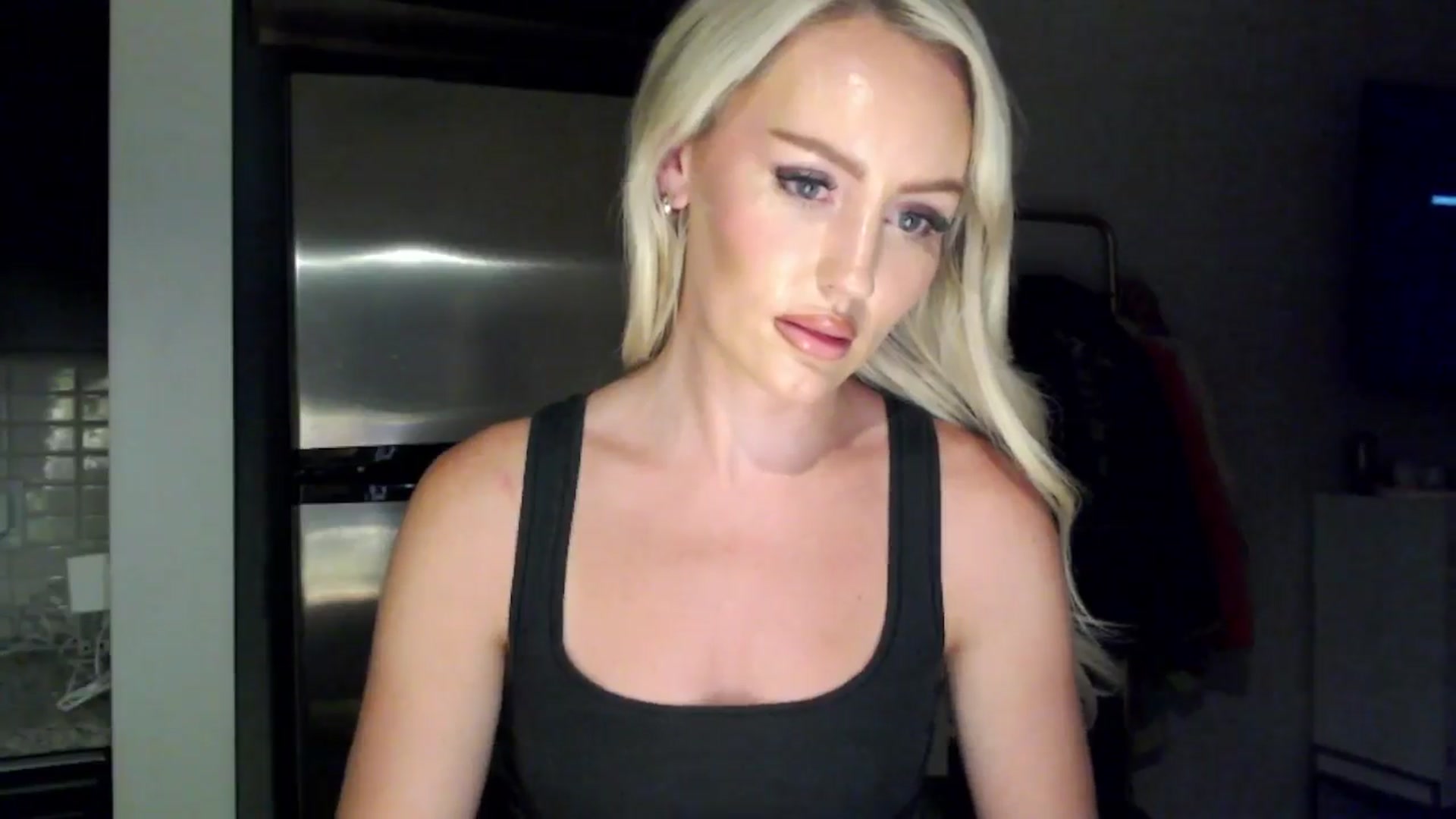 Gallery image thumbnail from Officialelsa's myfreecams stream on, 06/16/2024, 04:29 image 8 of 20