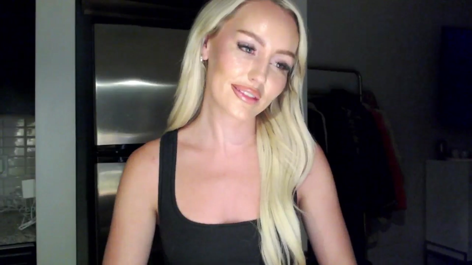 Gallery image thumbnail from Officialelsa's myfreecams stream on, 06/16/2024, 04:29 image 2 of 20