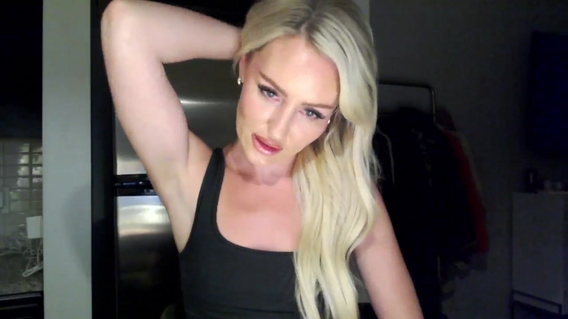 Gallery image thumbnail from Officialelsa's myfreecams stream on, 06/16/2024, 04:29 image 5 of 20