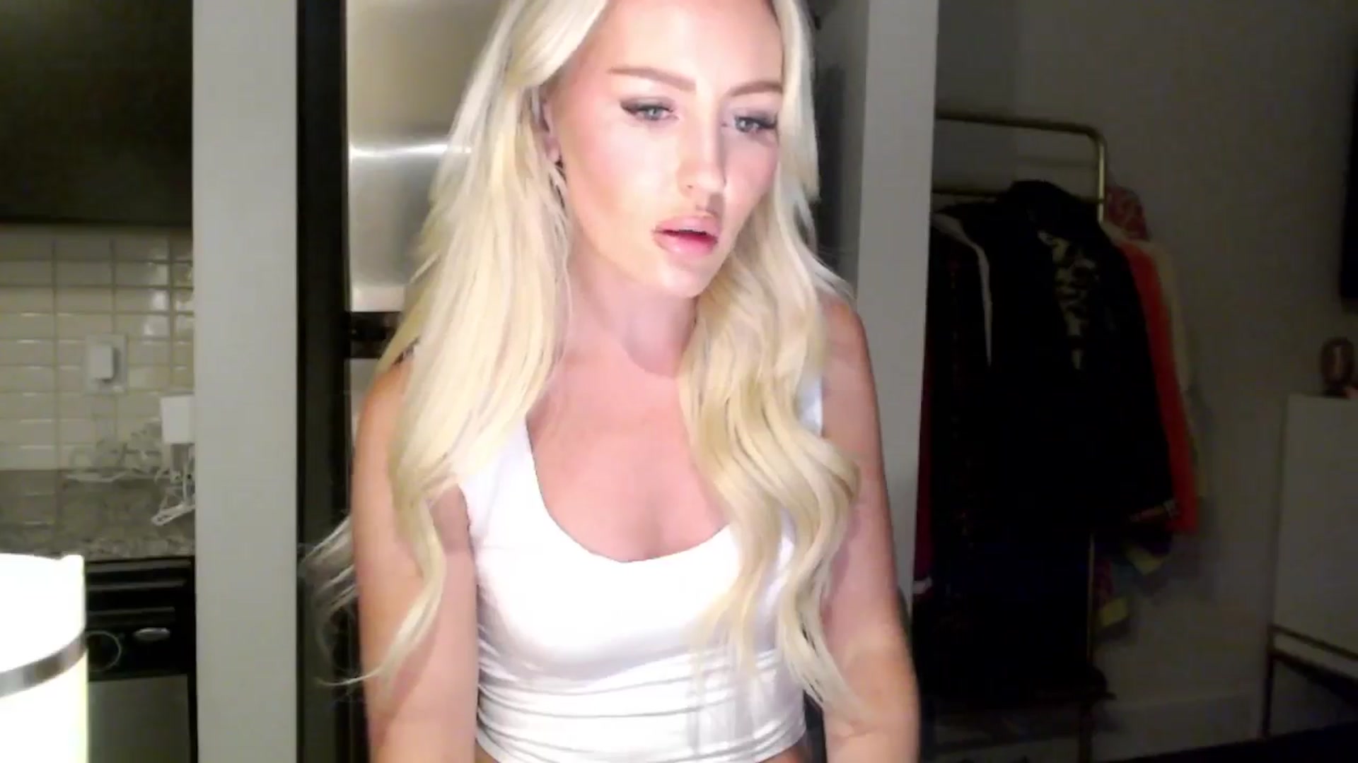 Gallery image thumbnail from Officialelsa's myfreecams stream on, 06/18/2024, 04:08 image 7 of 20