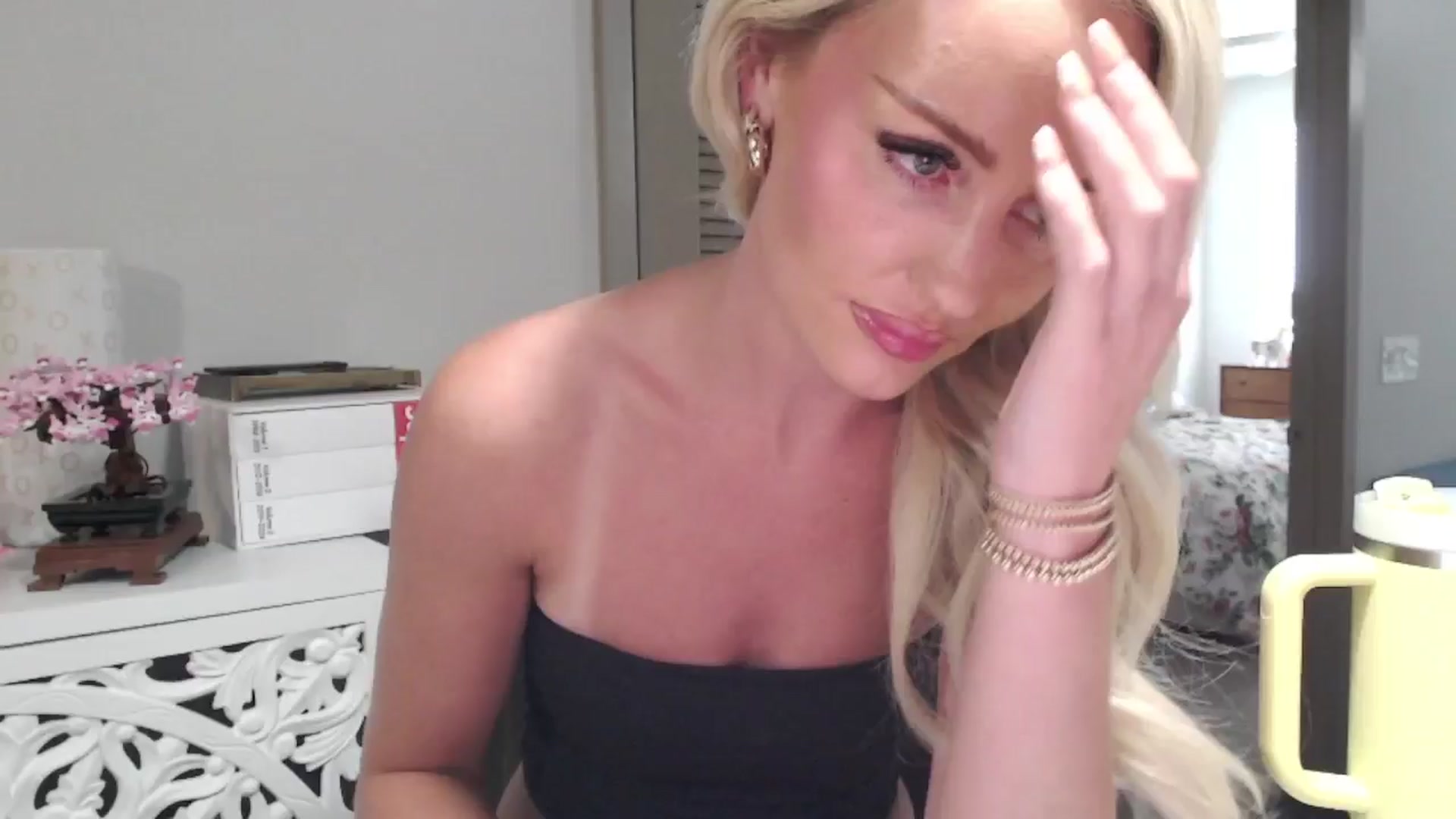 Gallery image thumbnail from Officialelsa's myfreecams stream on, 07/11/2024, 21:52 image 1 of 20