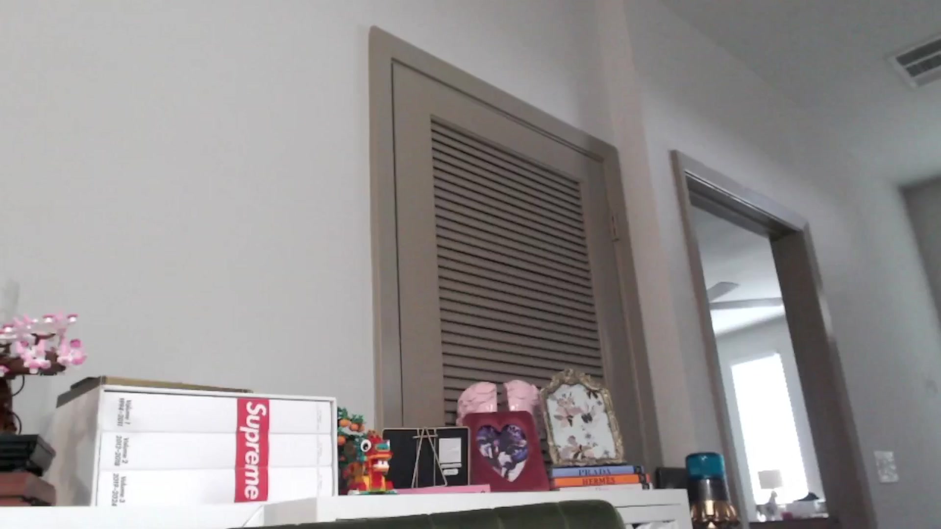 Gallery image thumbnail from Officialelsa's myfreecams stream on, 07/12/2024, 20:27 image 12 of 20