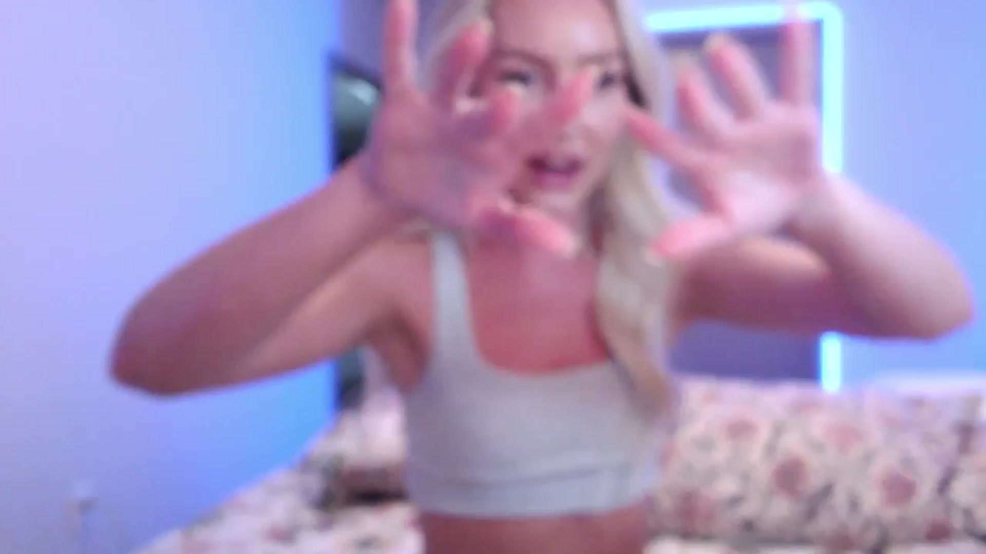 Gallery image thumbnail from Officialelsa's myfreecams stream on, 07/16/2024, 04:42 image 10 of 20