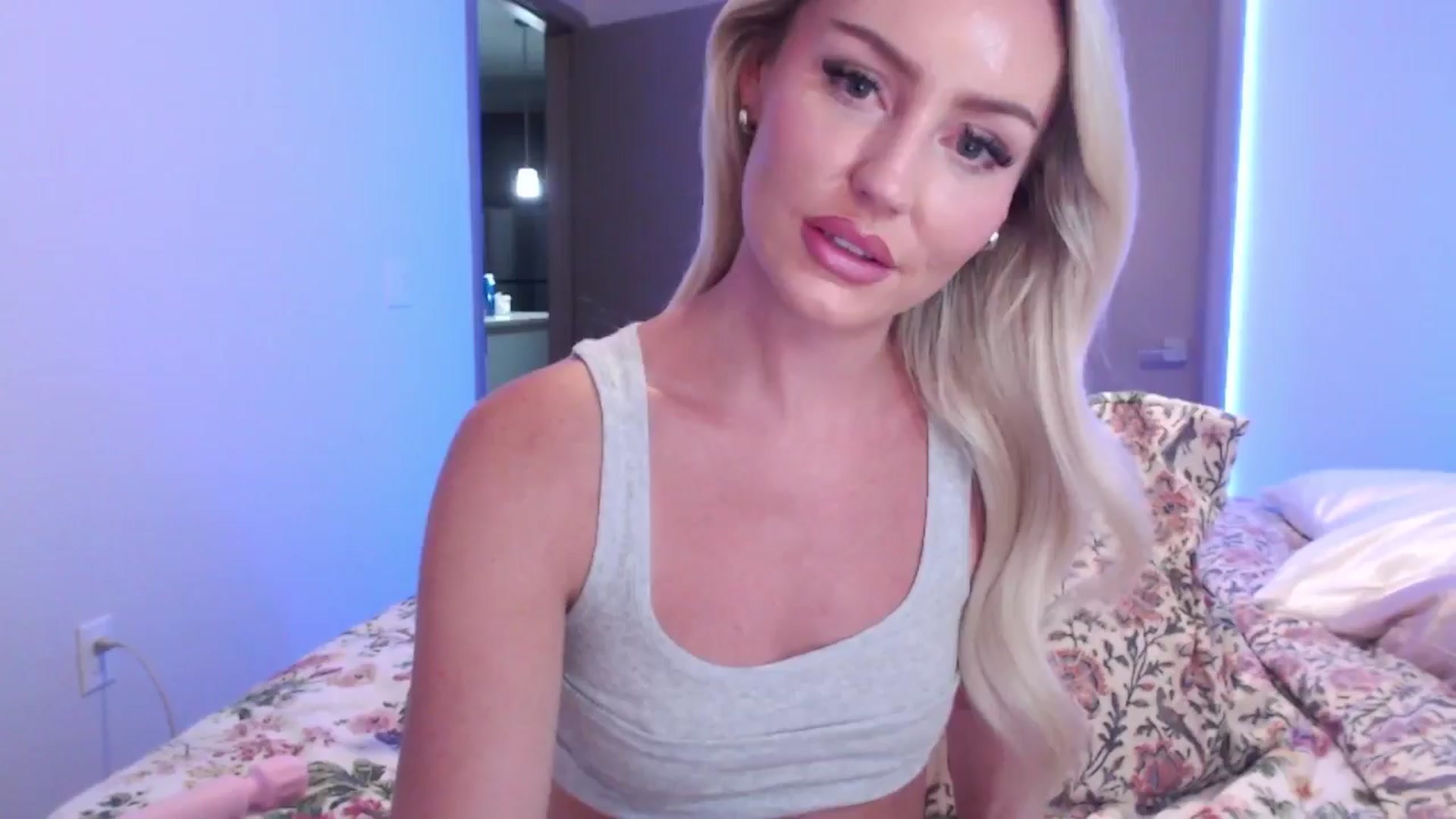 Gallery image thumbnail from Officialelsa's myfreecams stream on, 07/16/2024, 06:44 image 11 of 20