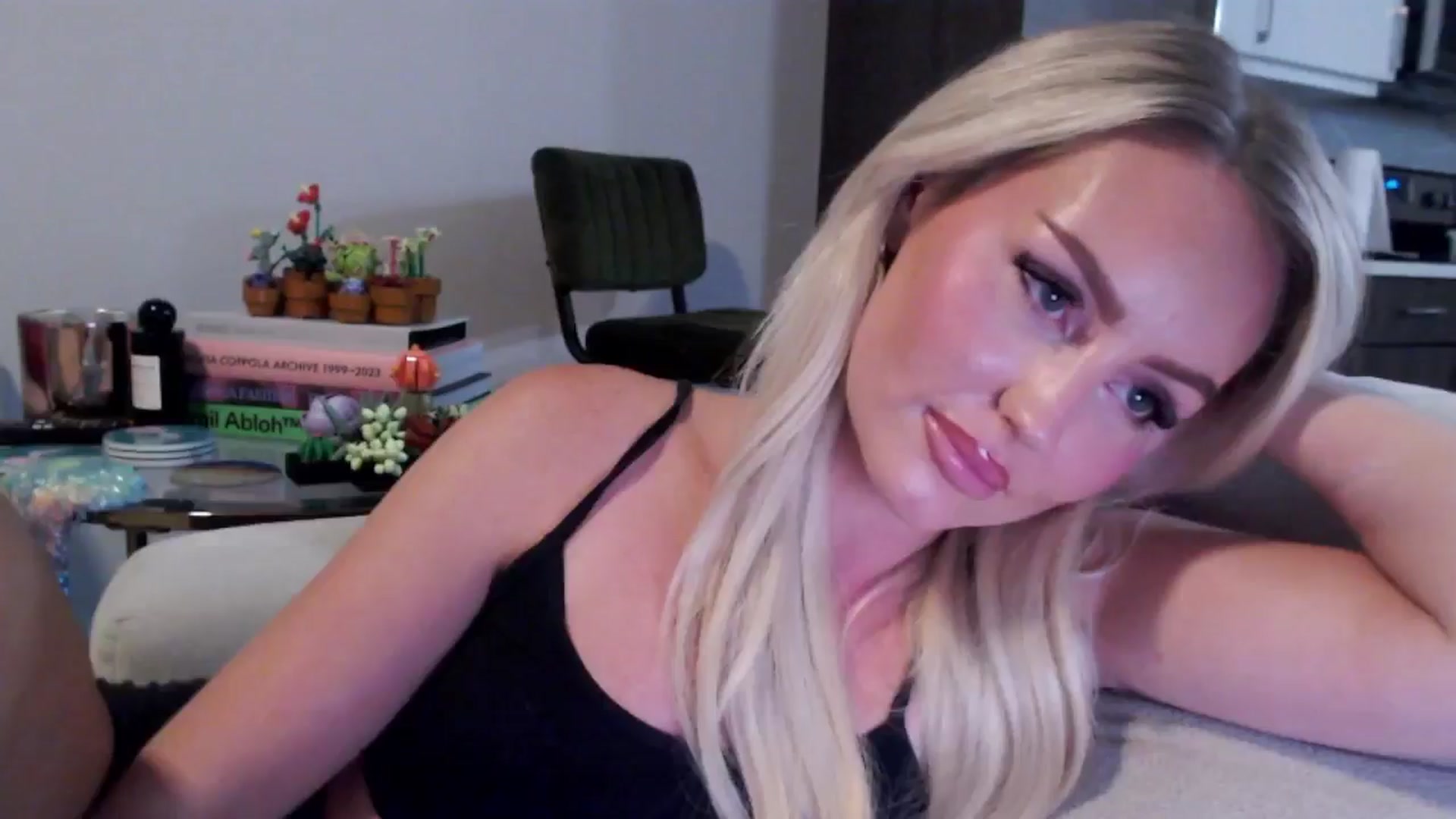 Gallery image thumbnail from Officialelsa's myfreecams stream on, 07/29/2024, 02:47 image 2 of 20