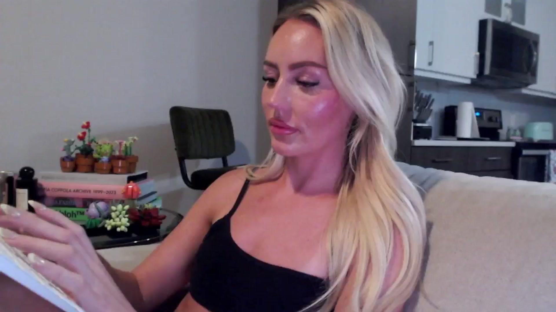 Gallery image thumbnail from Officialelsa's myfreecams stream on, 07/29/2024, 03:45 image 15 of 20
