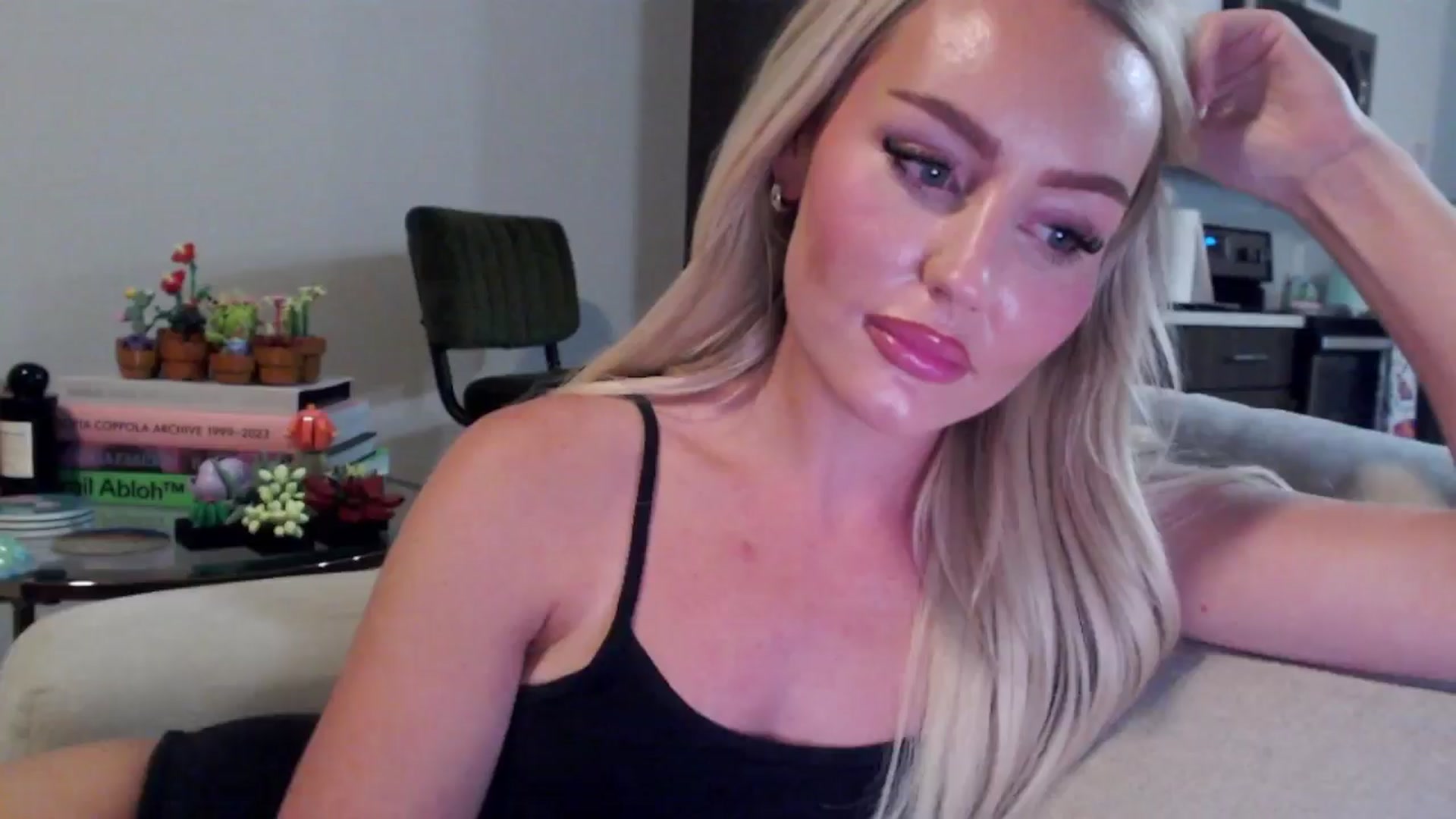 Gallery image thumbnail from Officialelsa's myfreecams stream on, 07/29/2024, 03:45 image 18 of 20