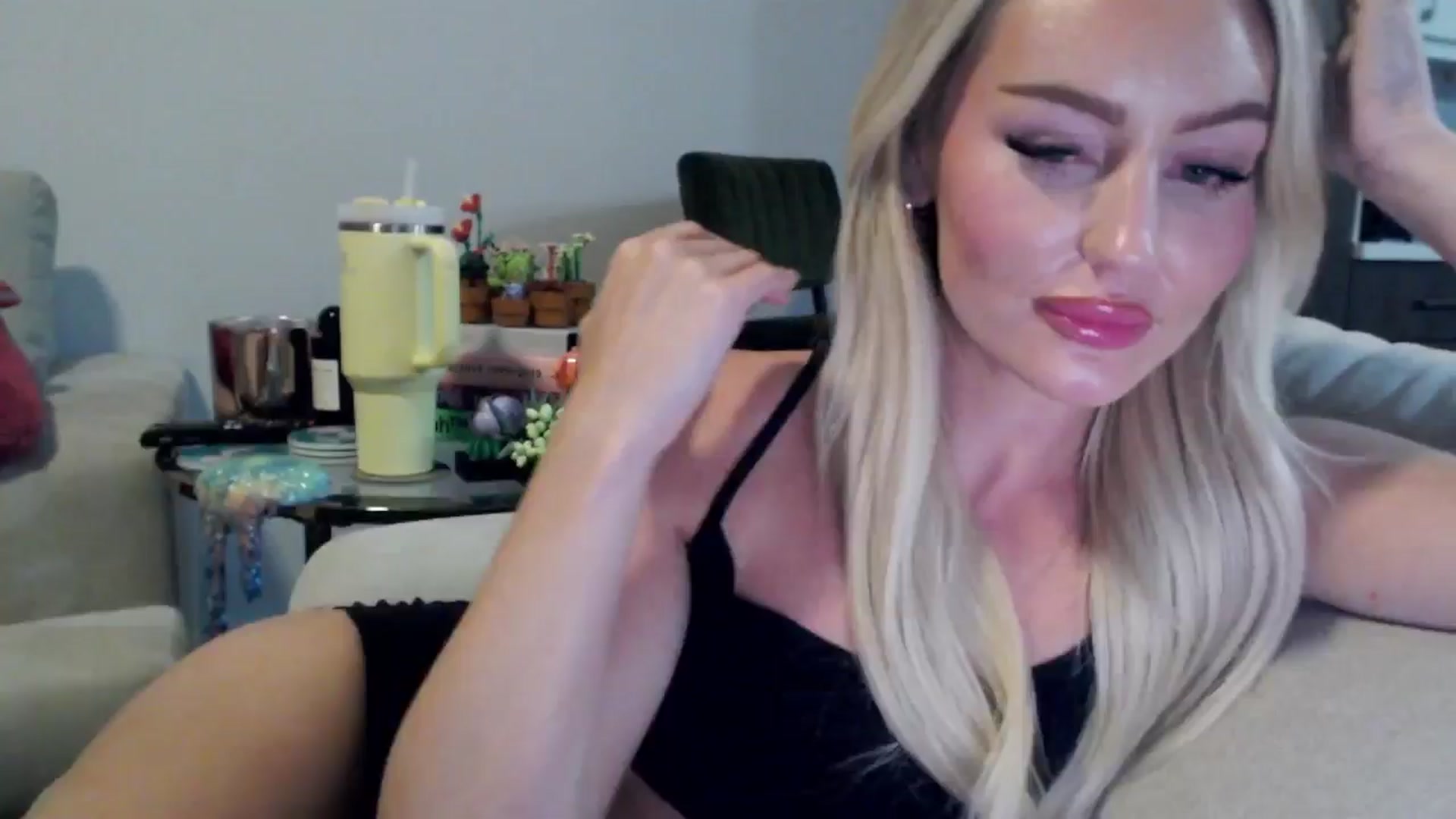 Gallery image thumbnail from Officialelsa's myfreecams stream on, 07/29/2024, 05:46 image 14 of 20