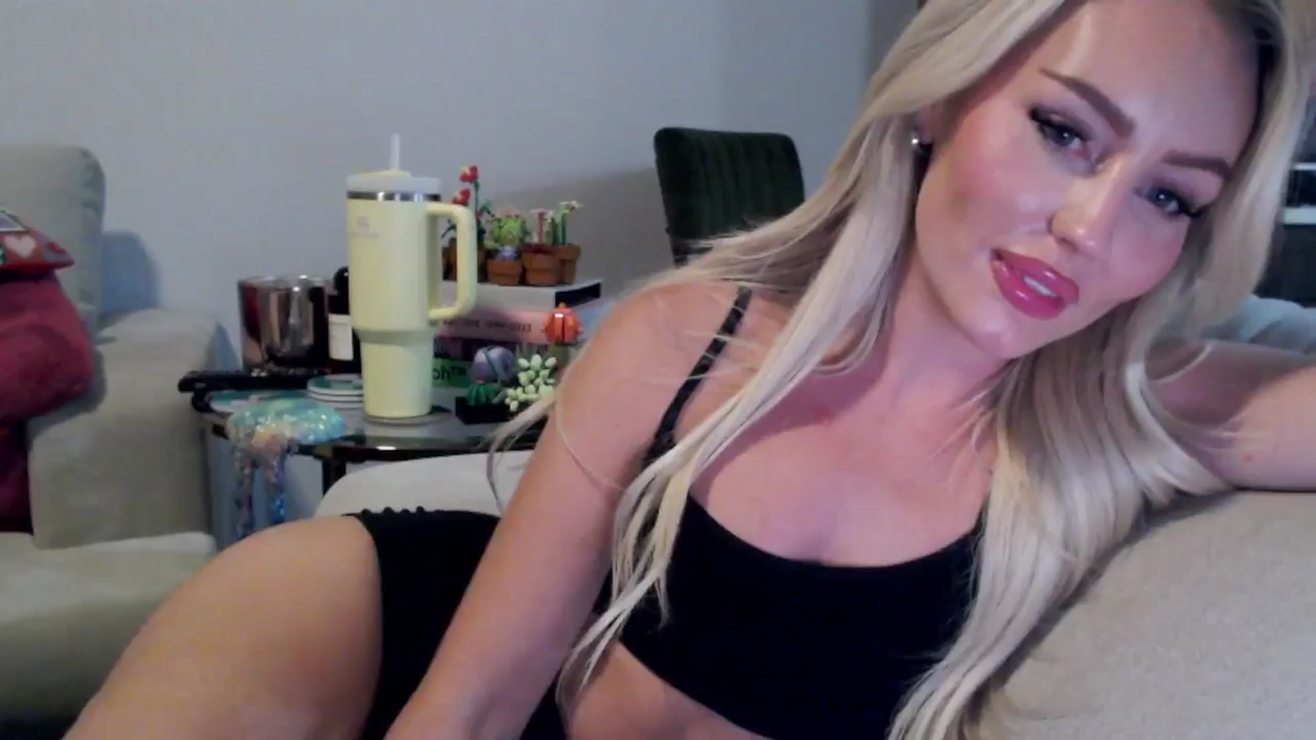 Gallery image thumbnail from Officialelsa's myfreecams stream on, 07/29/2024, 05:46 image 2 of 20