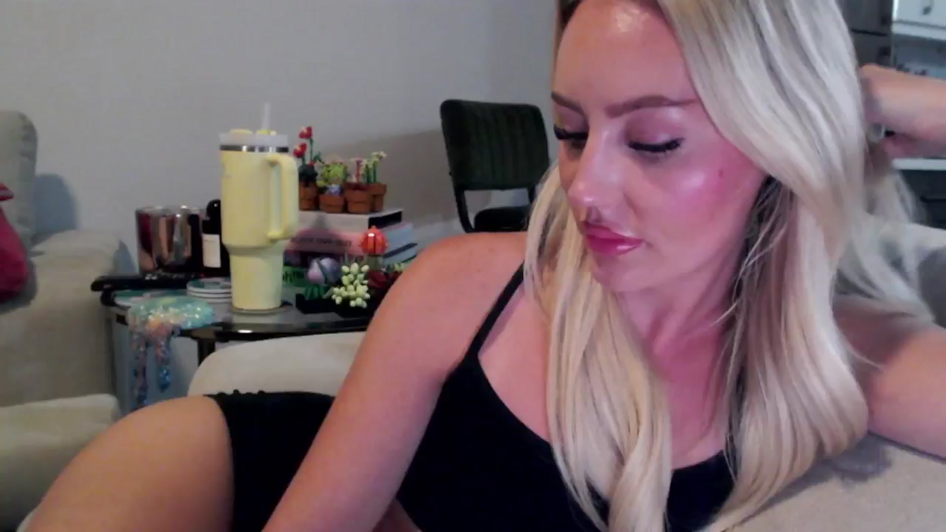 Gallery image thumbnail from Officialelsa's myfreecams stream on, 07/29/2024, 05:46 image 19 of 20