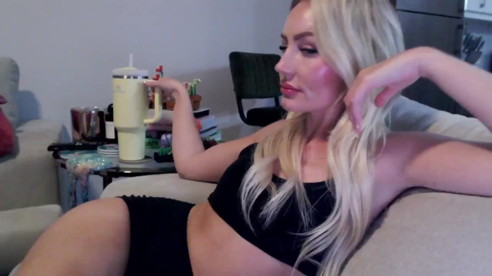 Gallery image thumbnail from Officialelsa's myfreecams stream on, 07/29/2024, 05:46 image 7 of 20