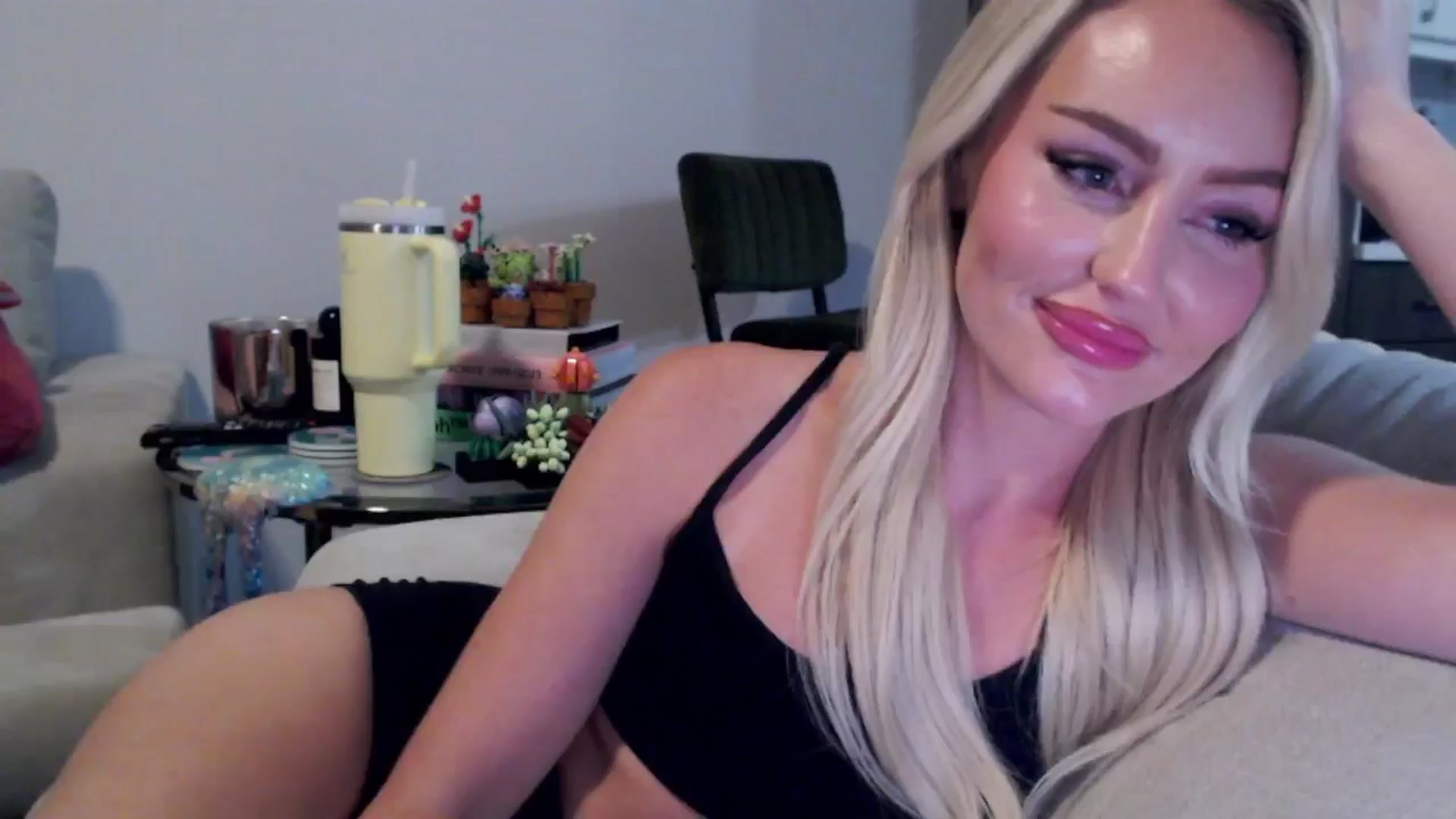 Gallery image thumbnail from Officialelsa's myfreecams stream on, 07/29/2024, 05:46 image 12 of 20