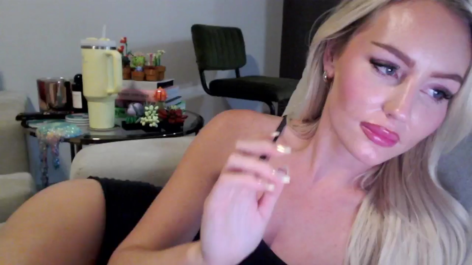 Gallery image thumbnail from Officialelsa's myfreecams stream on, 07/29/2024, 06:24 image 12 of 20