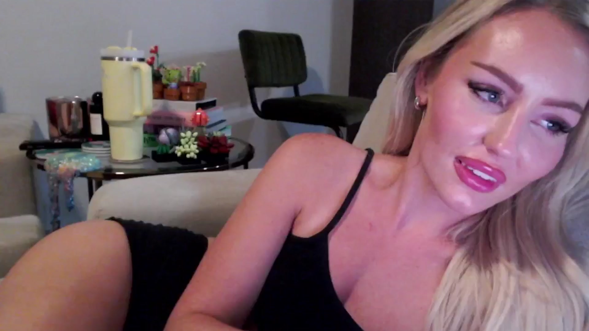 Gallery image thumbnail from Officialelsa's myfreecams stream on, 07/29/2024, 06:24 image 15 of 20