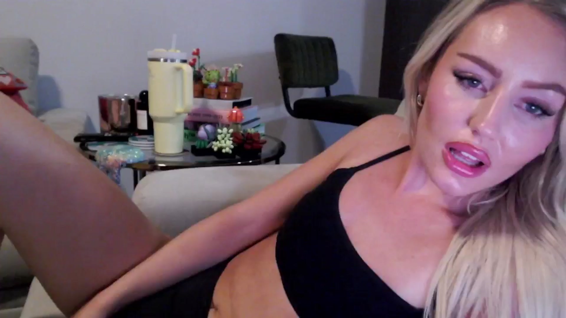 Gallery image thumbnail from Officialelsa's myfreecams stream on, 07/29/2024, 06:24 image 8 of 20